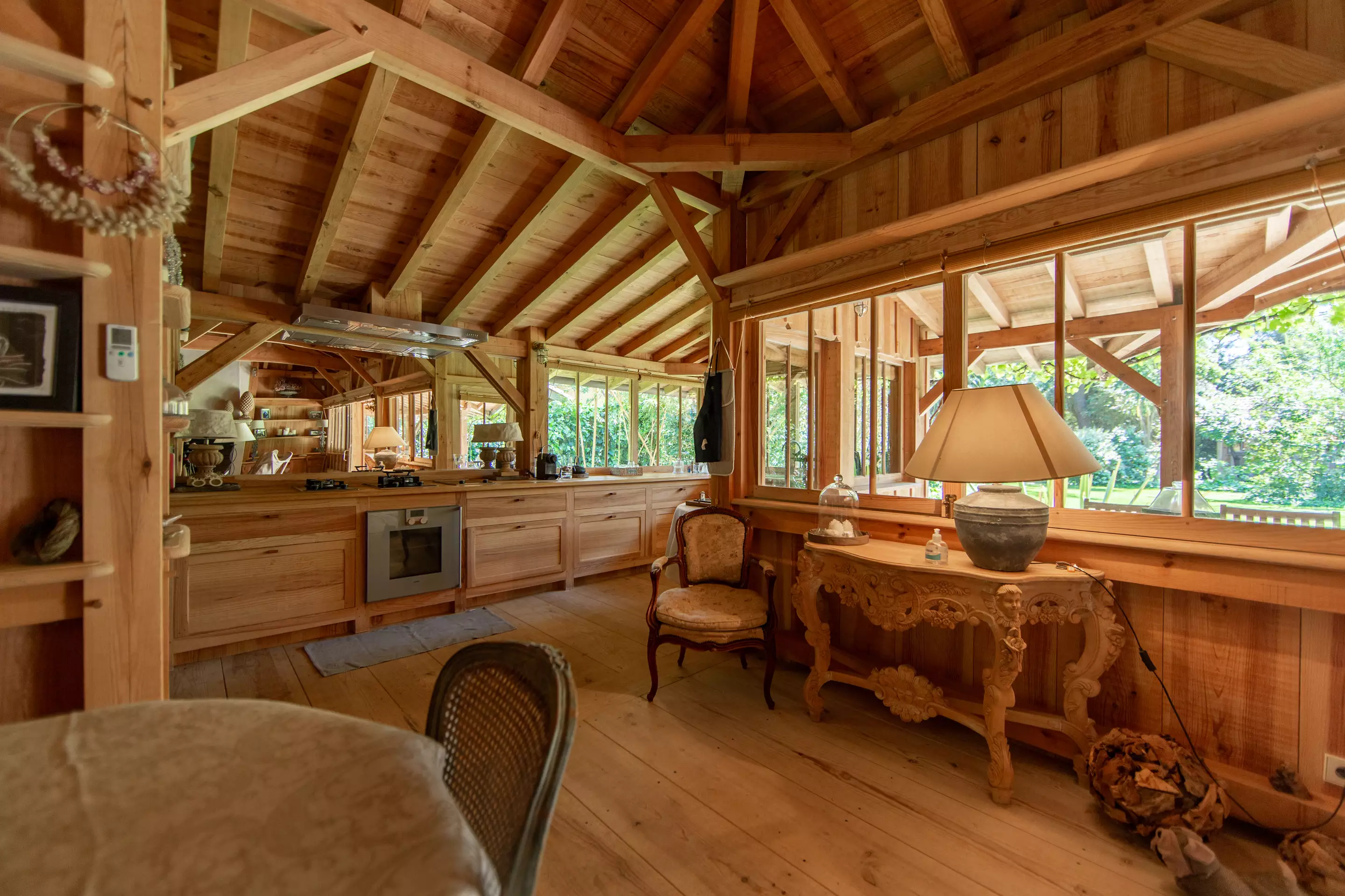 salon et cuisine maison en bois à louer Cap Ferret 