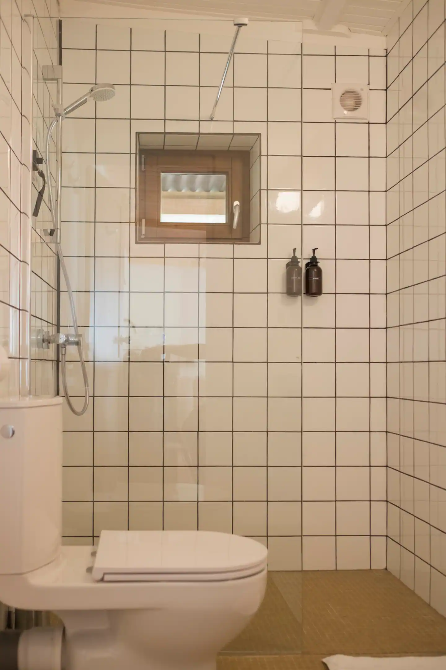 salle d salle d'eau carrelage blanc