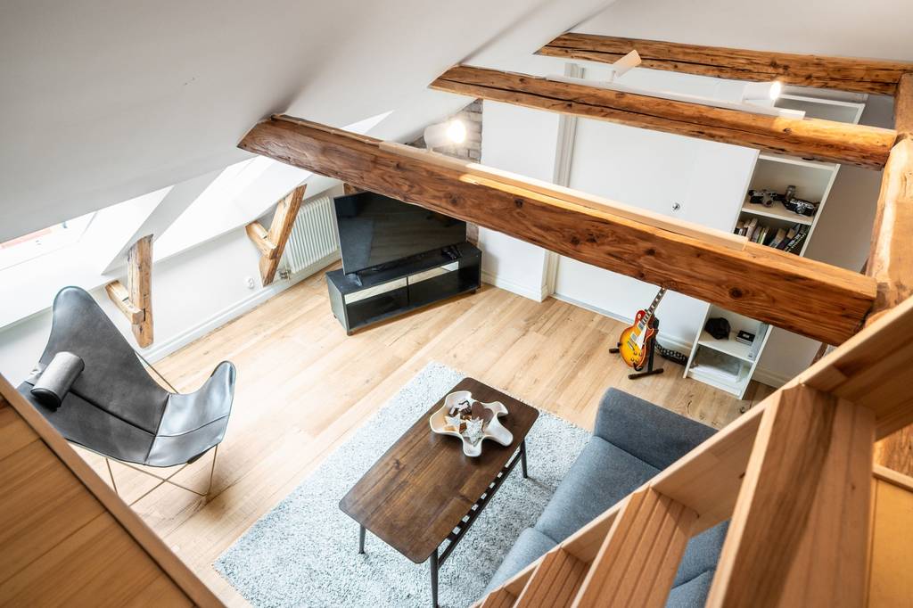salon murs briques anciennes et poutres studio 34m2 salon murs briques anciennes et poutres studio 34m2