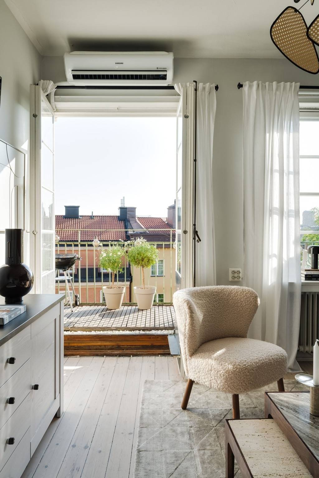 salon avec balcon