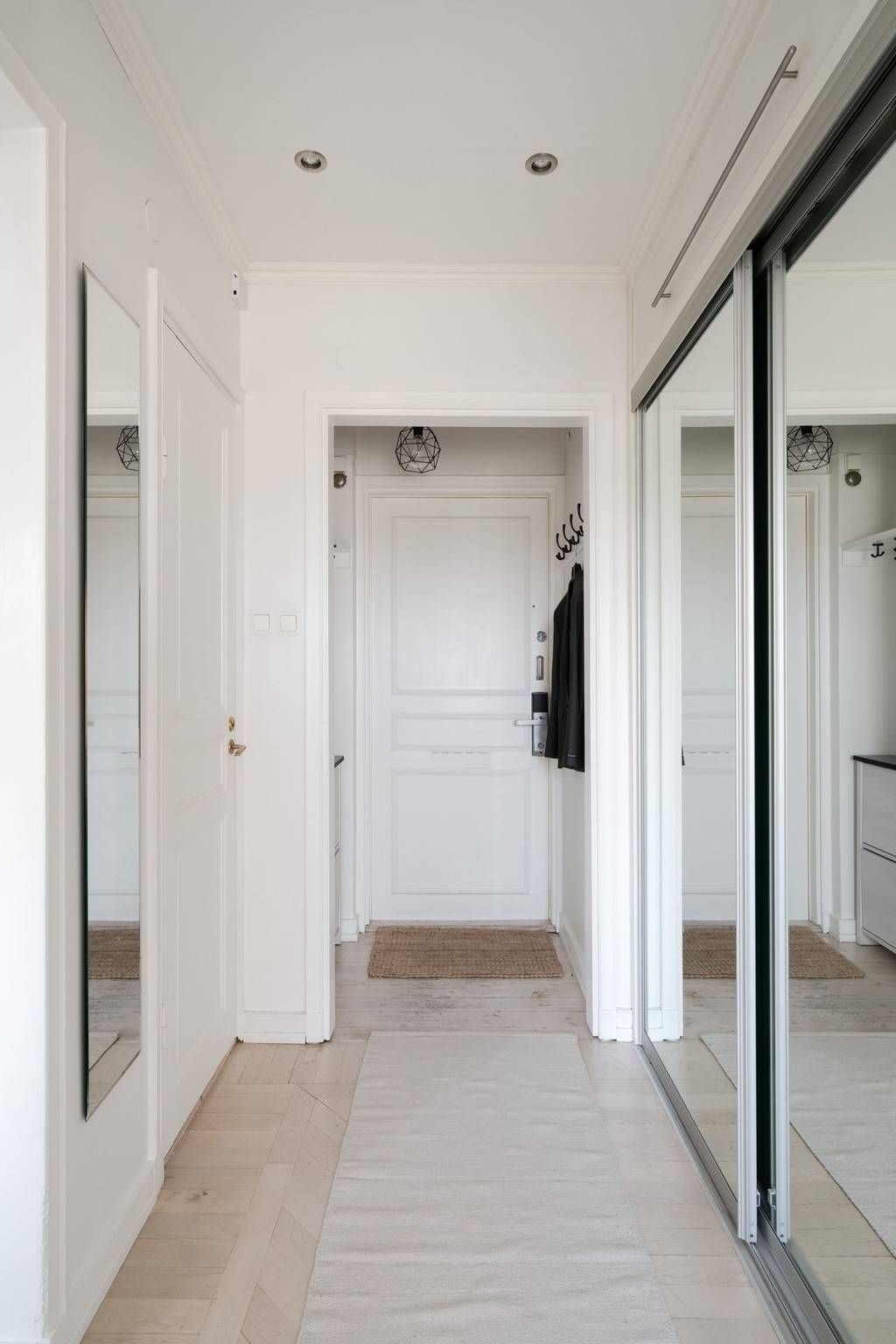 entrée avec placard miroir studio 32m2