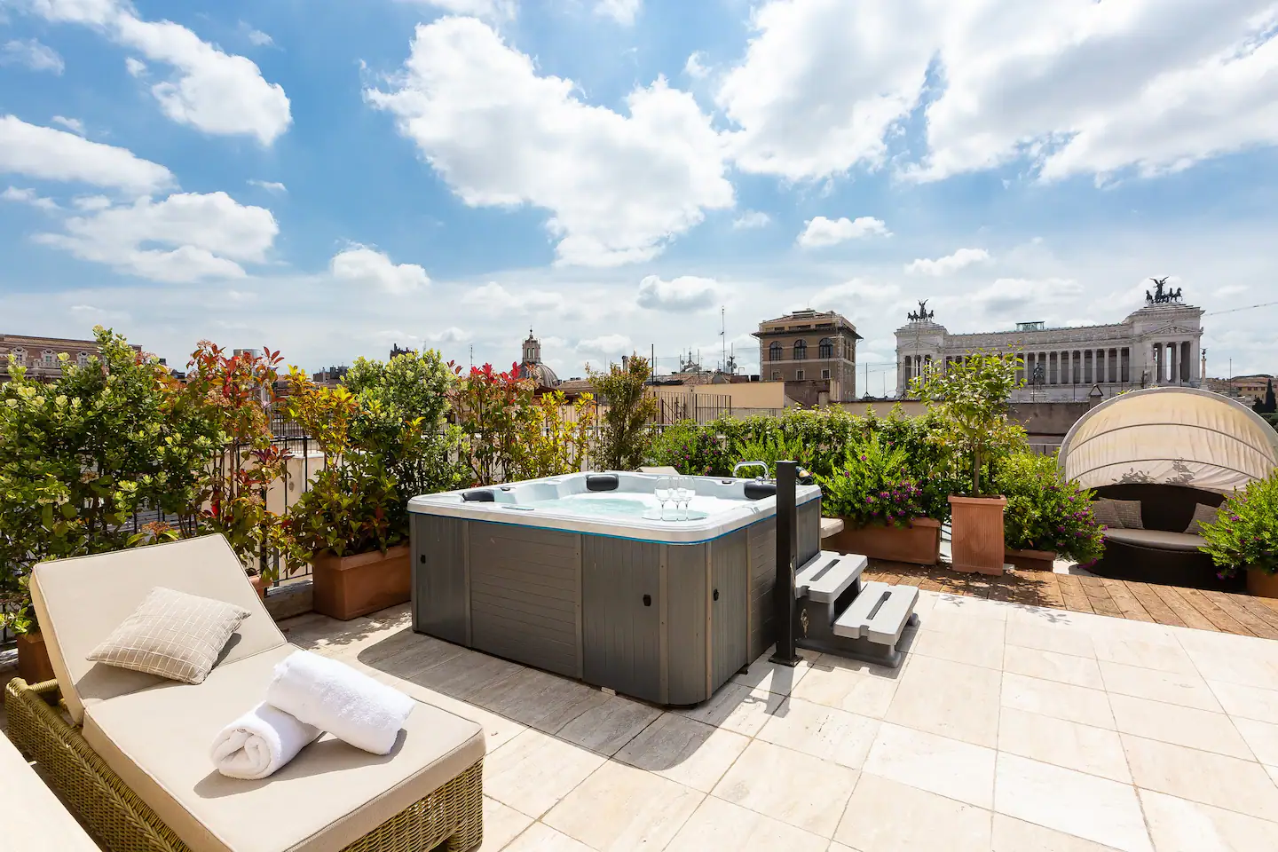 terrasse avec jacuzzi appartement Rome vue Piazza Venezia terrasse avec jacuzzi appartement Rome vue Piazza Venezia