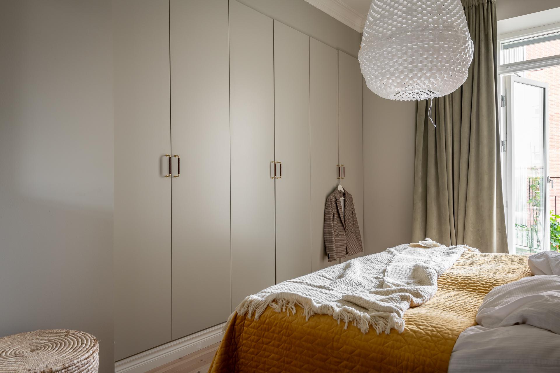 chambre beige avec placards chambre beige avec placards