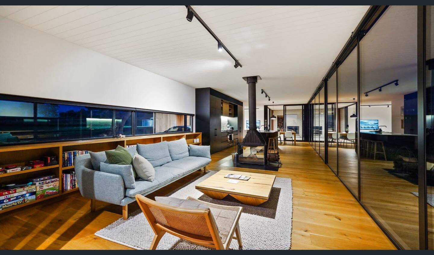 salon avec baies vitrées maison contemporaine