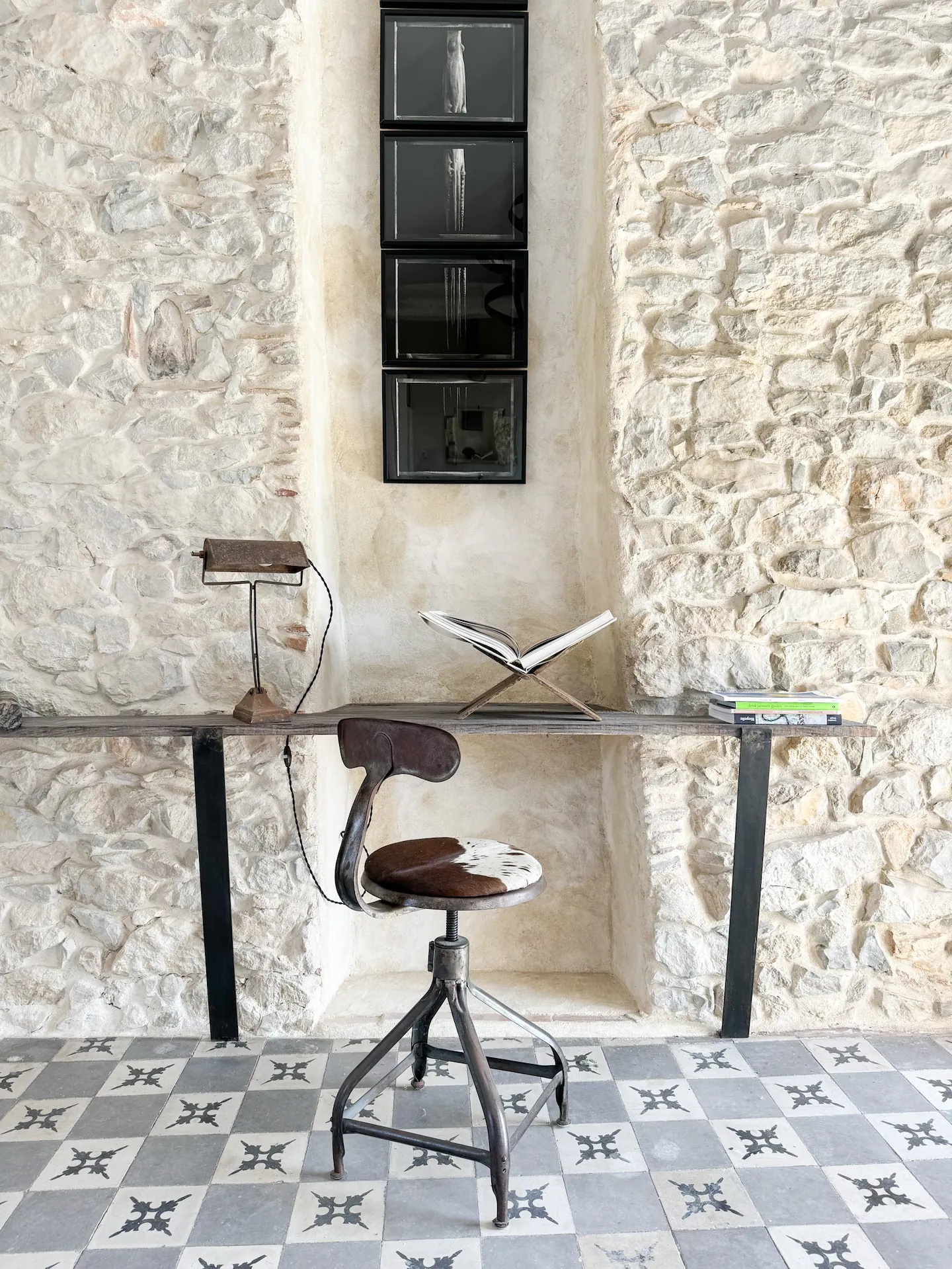 bureau dans chambre loft en pierres ancien mas en pierres en Provence