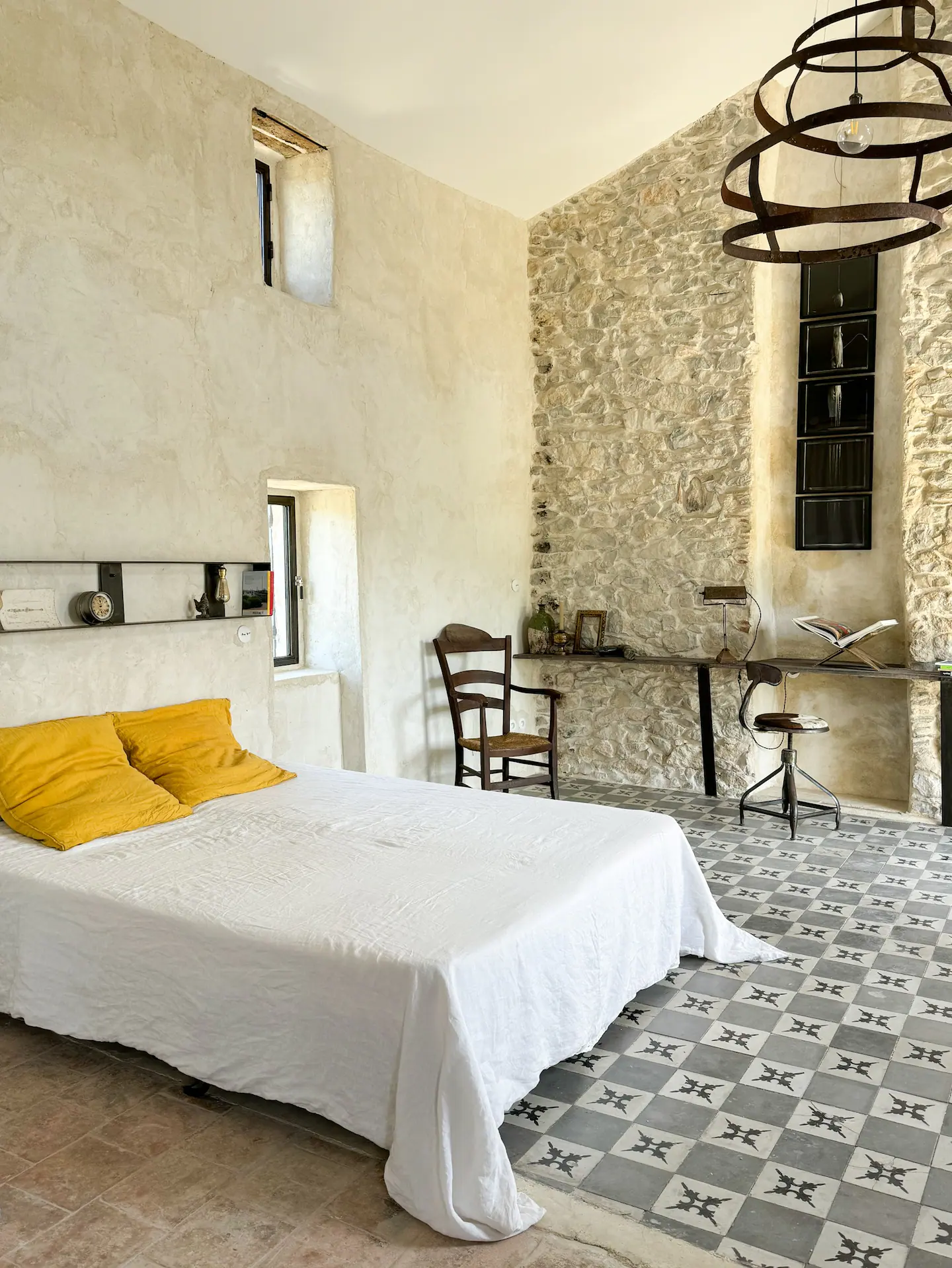 chambre loft en pierres ancien mas en pierres en Provence