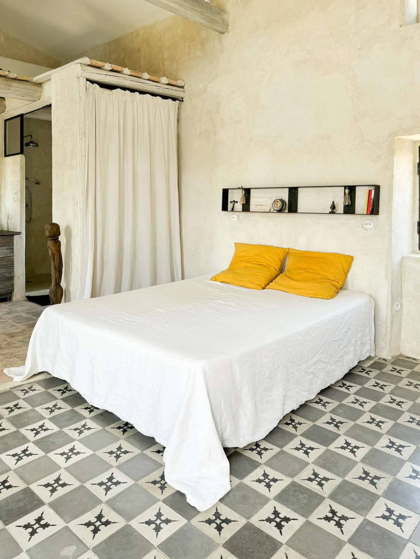 chambre loft en pierres ancien mas en pierres en Provence