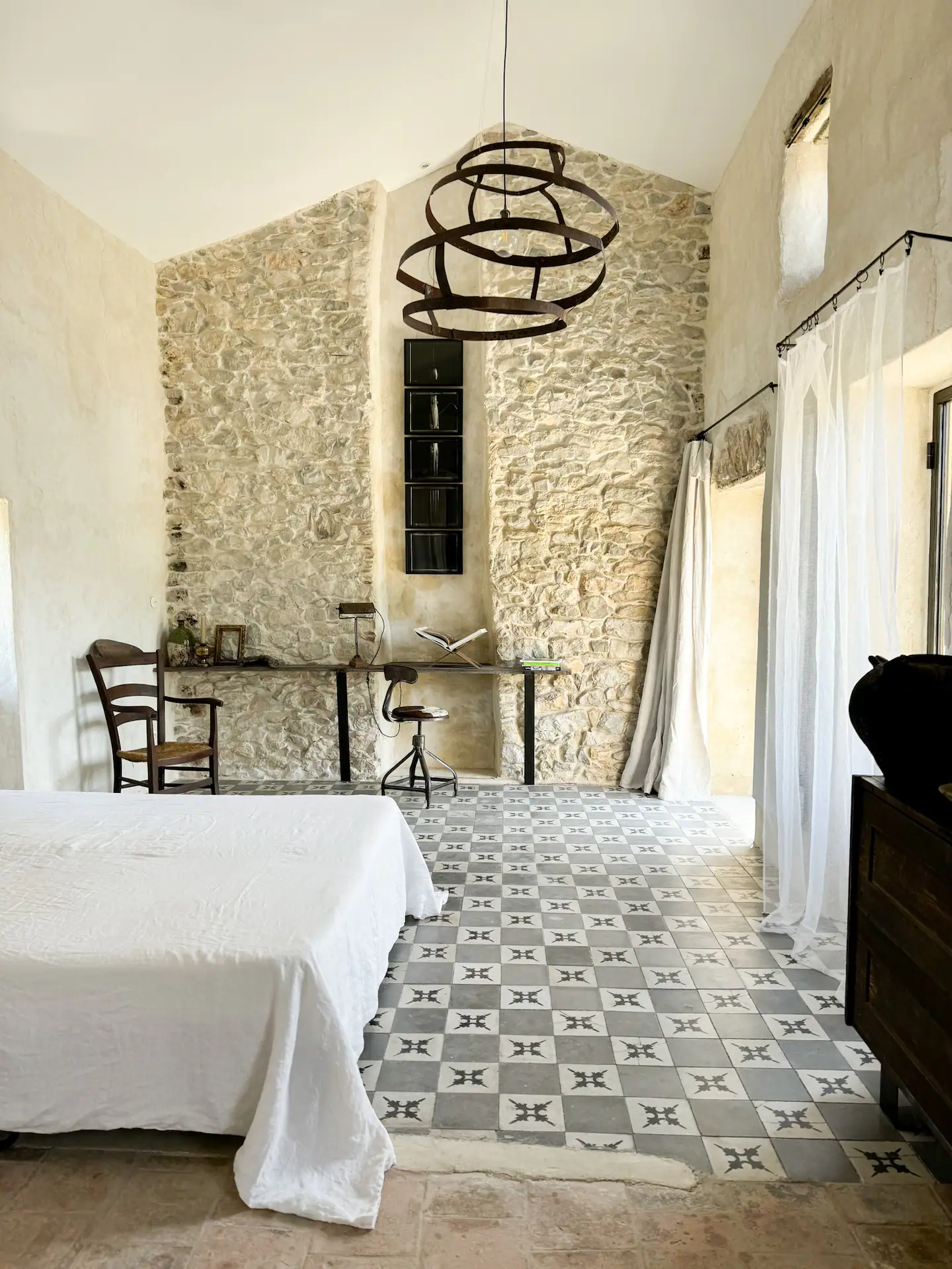 chambre loft en pierres ancien mas en pierres en Provence