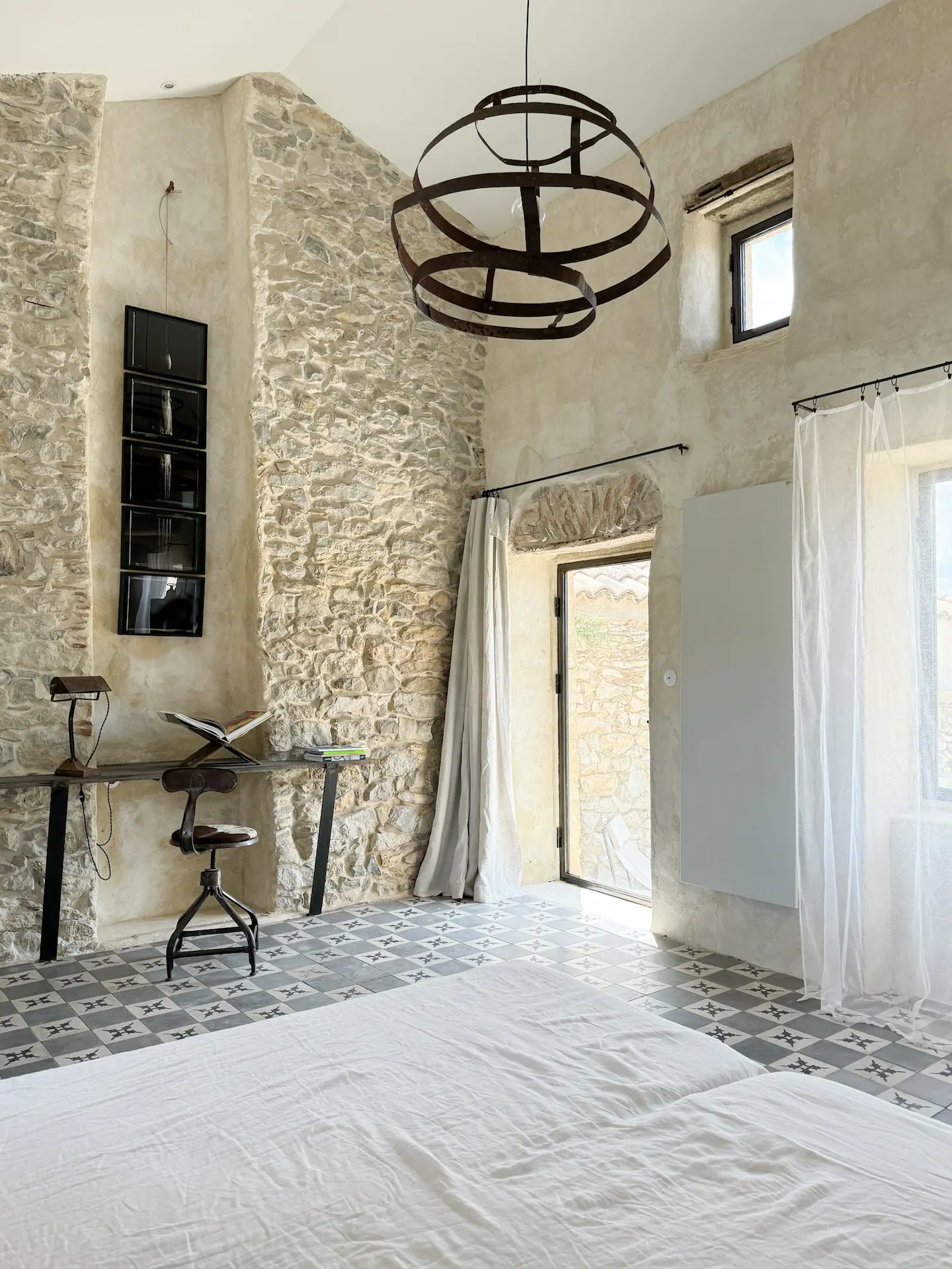 chambre loft en pierres ancien mas en pierres en Provence
