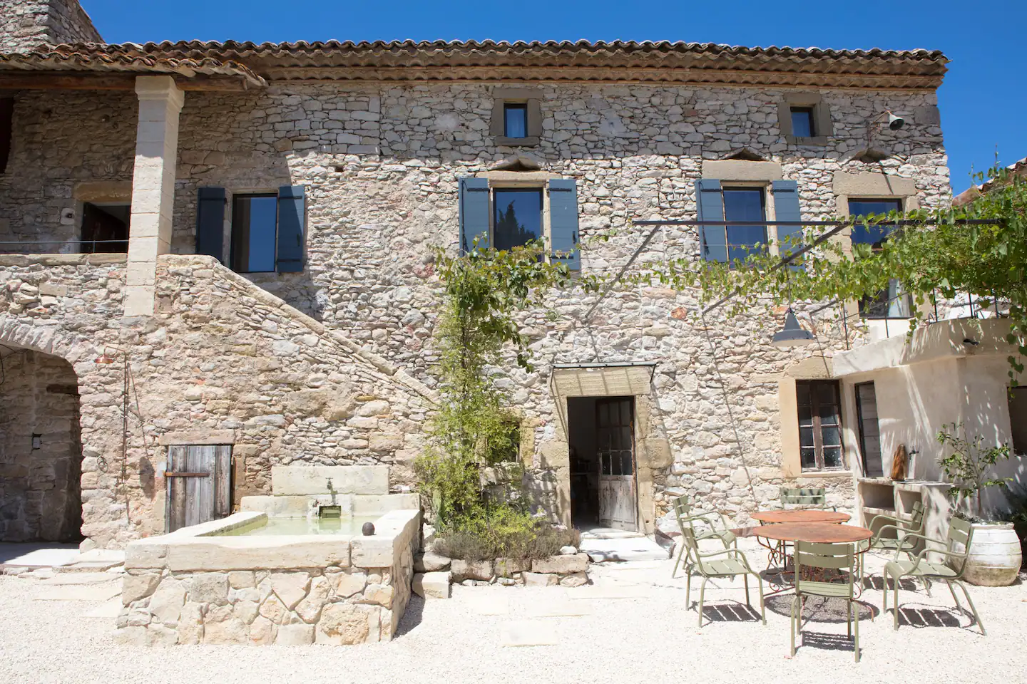 ancien mas en pierres en Provence