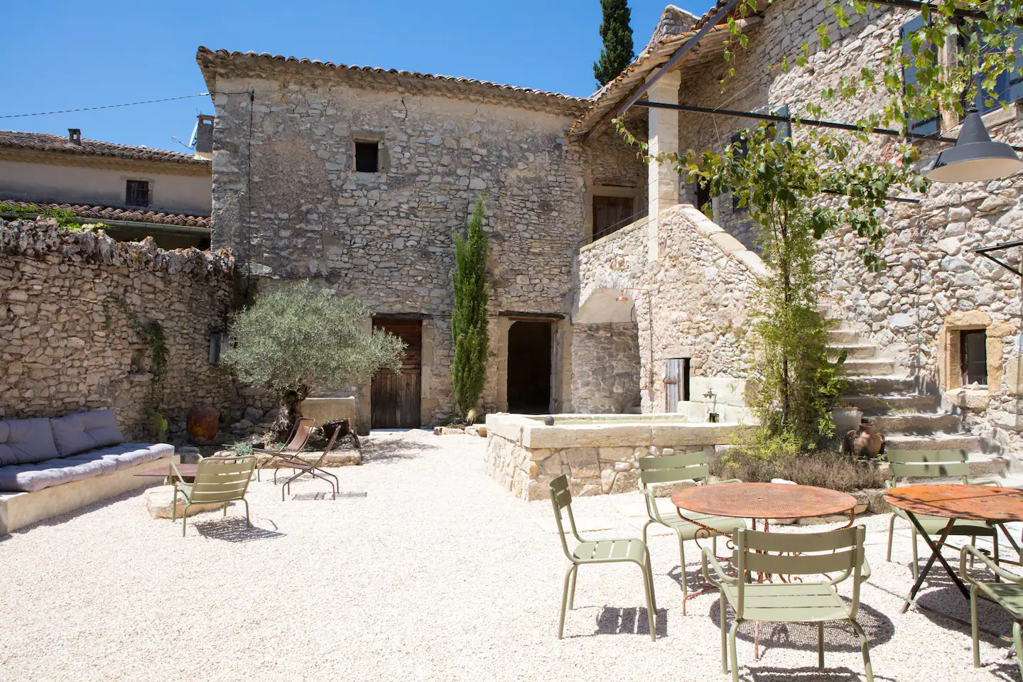ancien mas en pierres en Provence