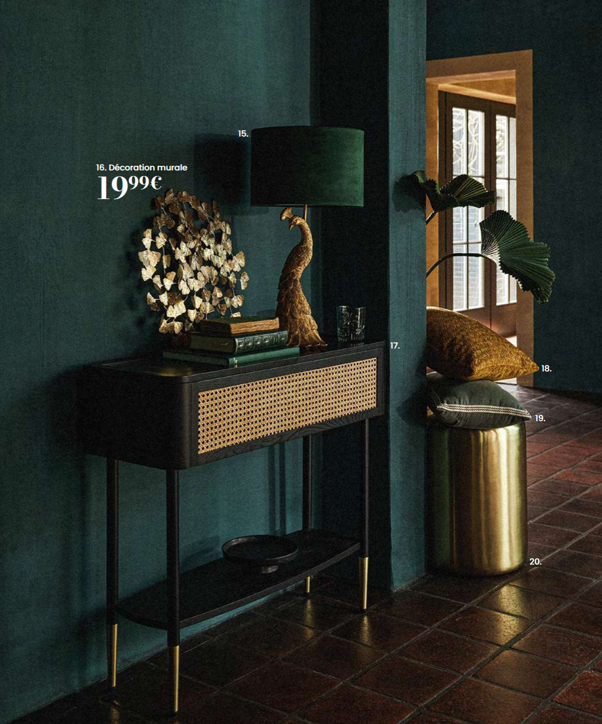 entrée murs verts Nouveau catalogue Maisons du Monde automne/hiver 2024/2025 entrée murs verts Nouveau catalogue Maisons du Monde automne/hiver 2024/2025