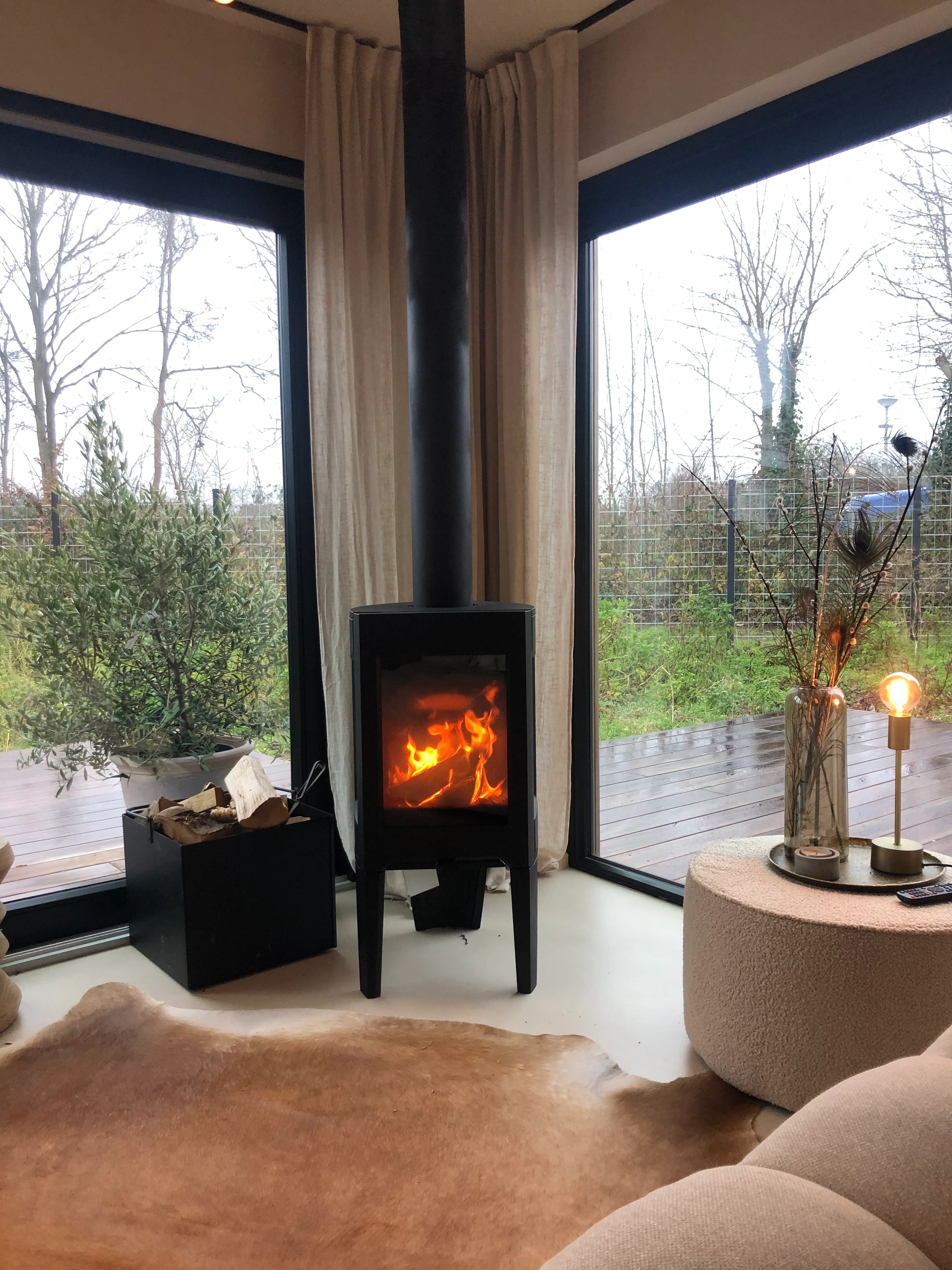 salon avec poêle petite maison en bois salon avec poêle petite maison en bois