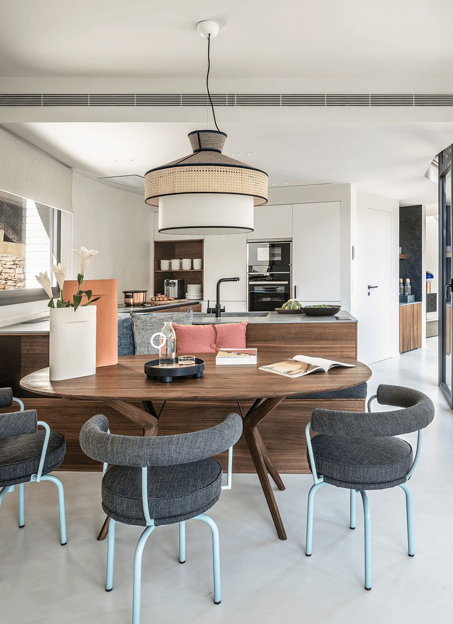 salle à manger avec cuisine ouverte décoration contemporaine