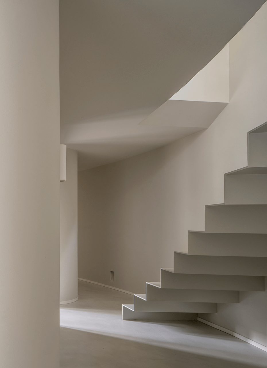 escalier design blanc