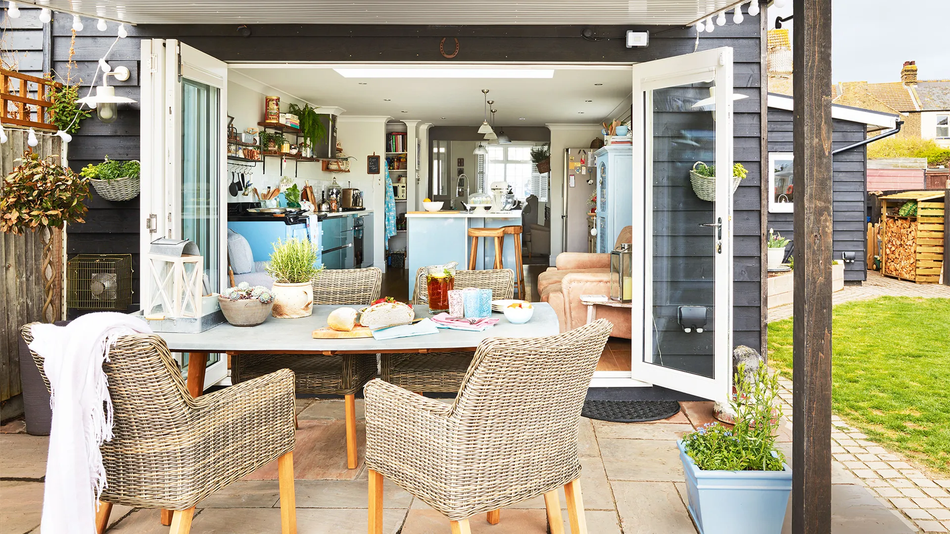 terrasse maison de vacances décoration cotemporaine bleue terrasse maison de vacances décoration cotemporaine bleue