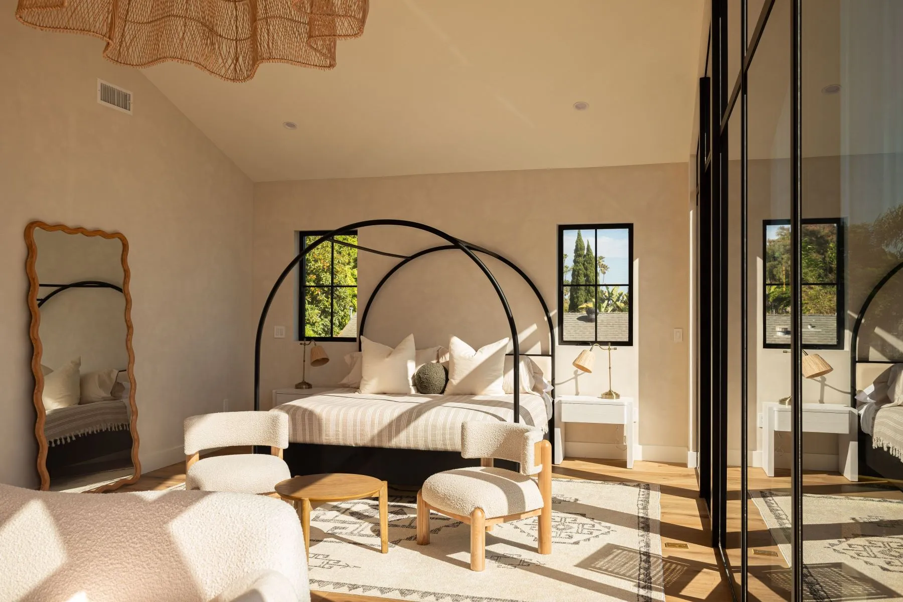 chambre avec baie vitrée maison en bois