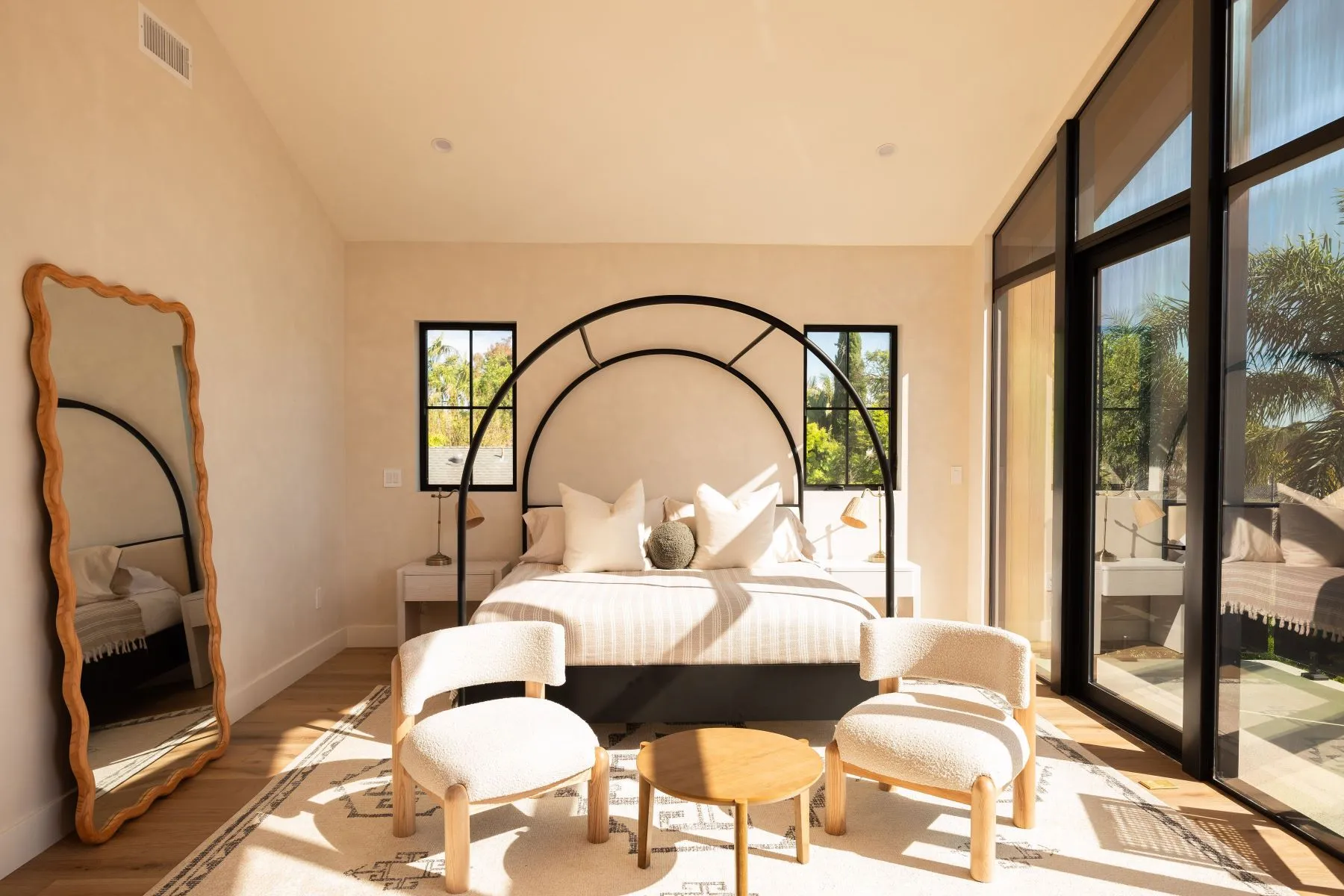 chambre avec baie vitrée maison en bois