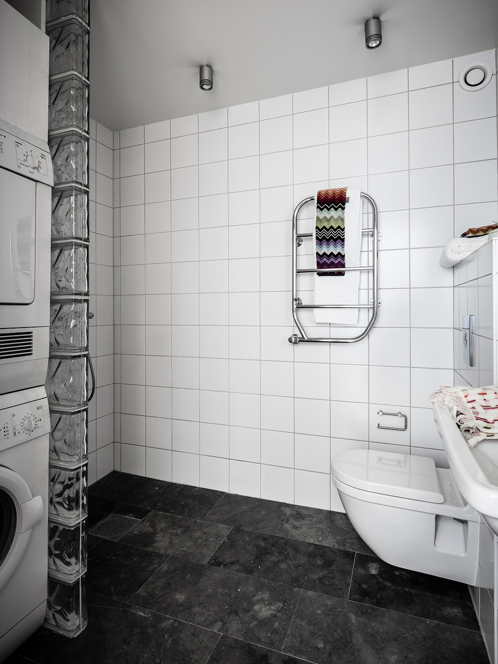salle de bain blanche