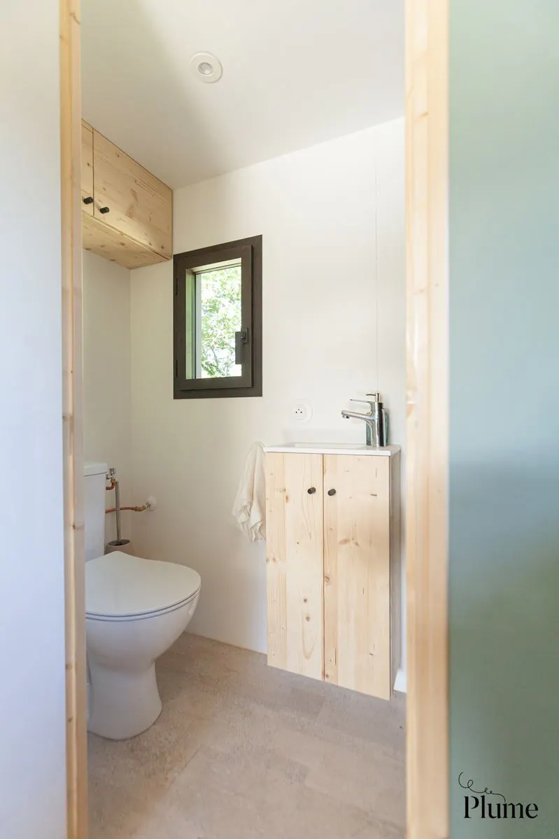 salle d salle d'eau avec toilettes tiny house française Plume