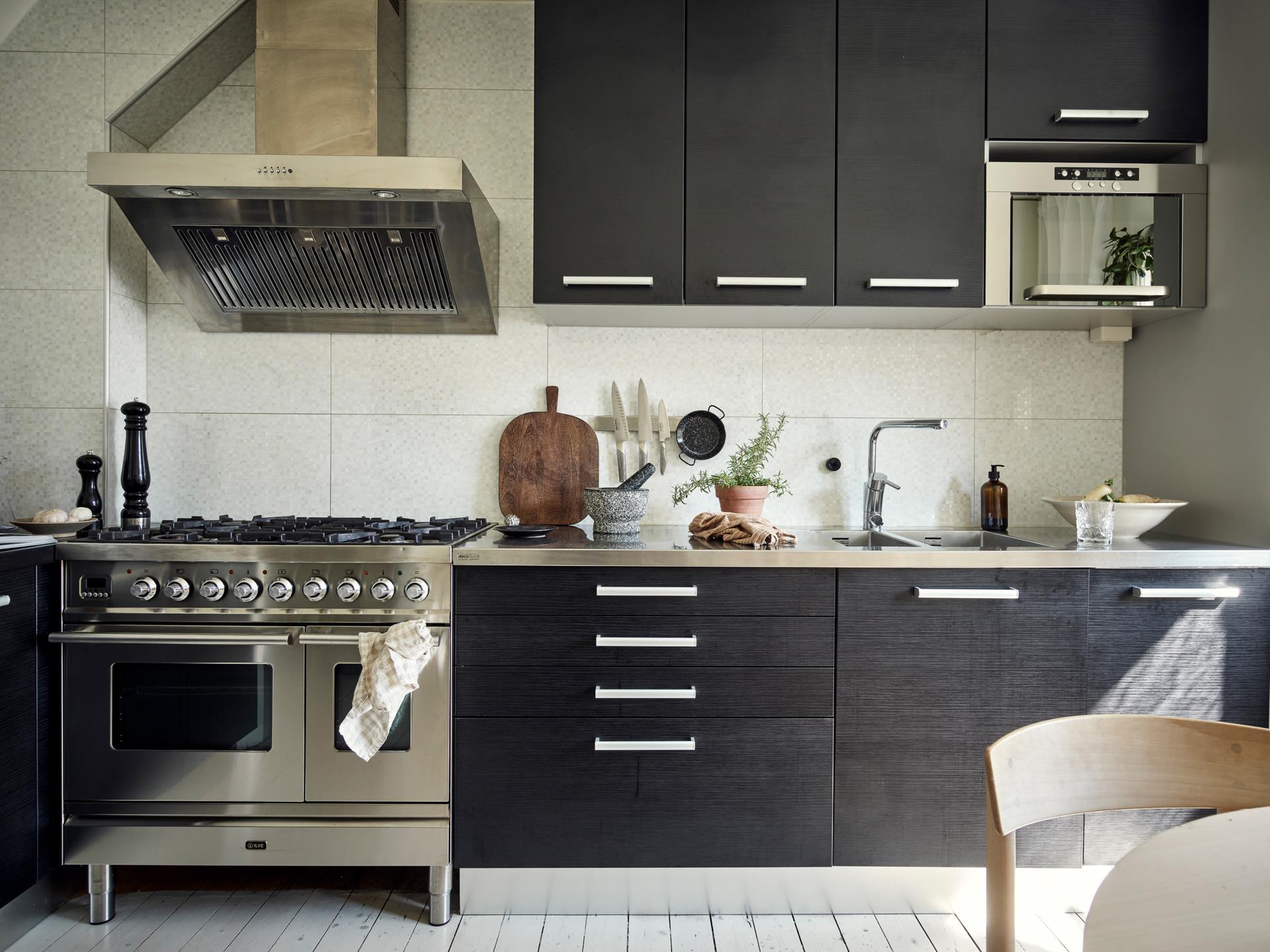 cuisine noire design avec coin repas cuisine noire design avec coin repas