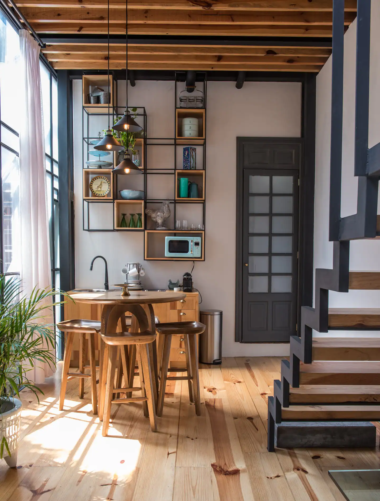 cuisine et salle à manger appartement multi-niveaux décoration contemporaine