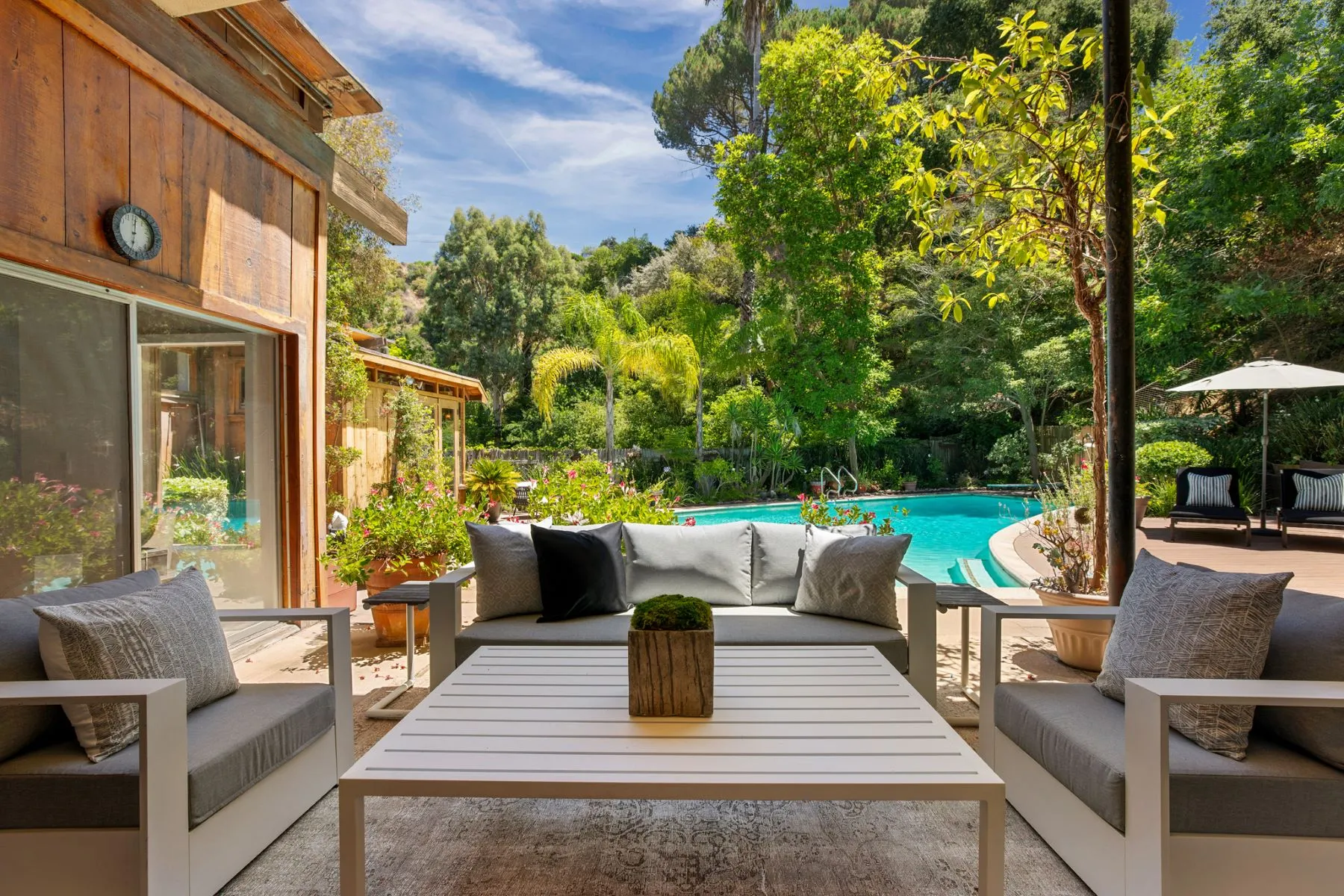 maison mid-century avec piscine Beverly Hills maison mid-century avec piscine Beverly Hills