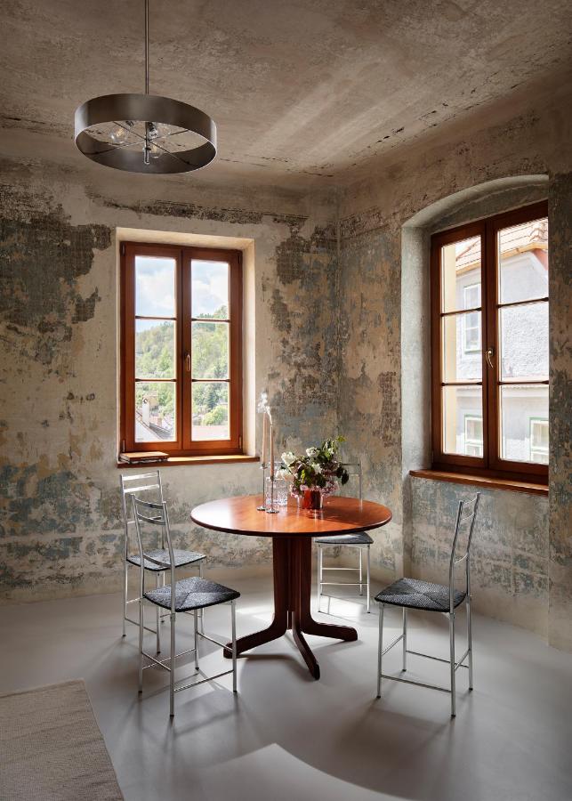 salle à manger murs bruts