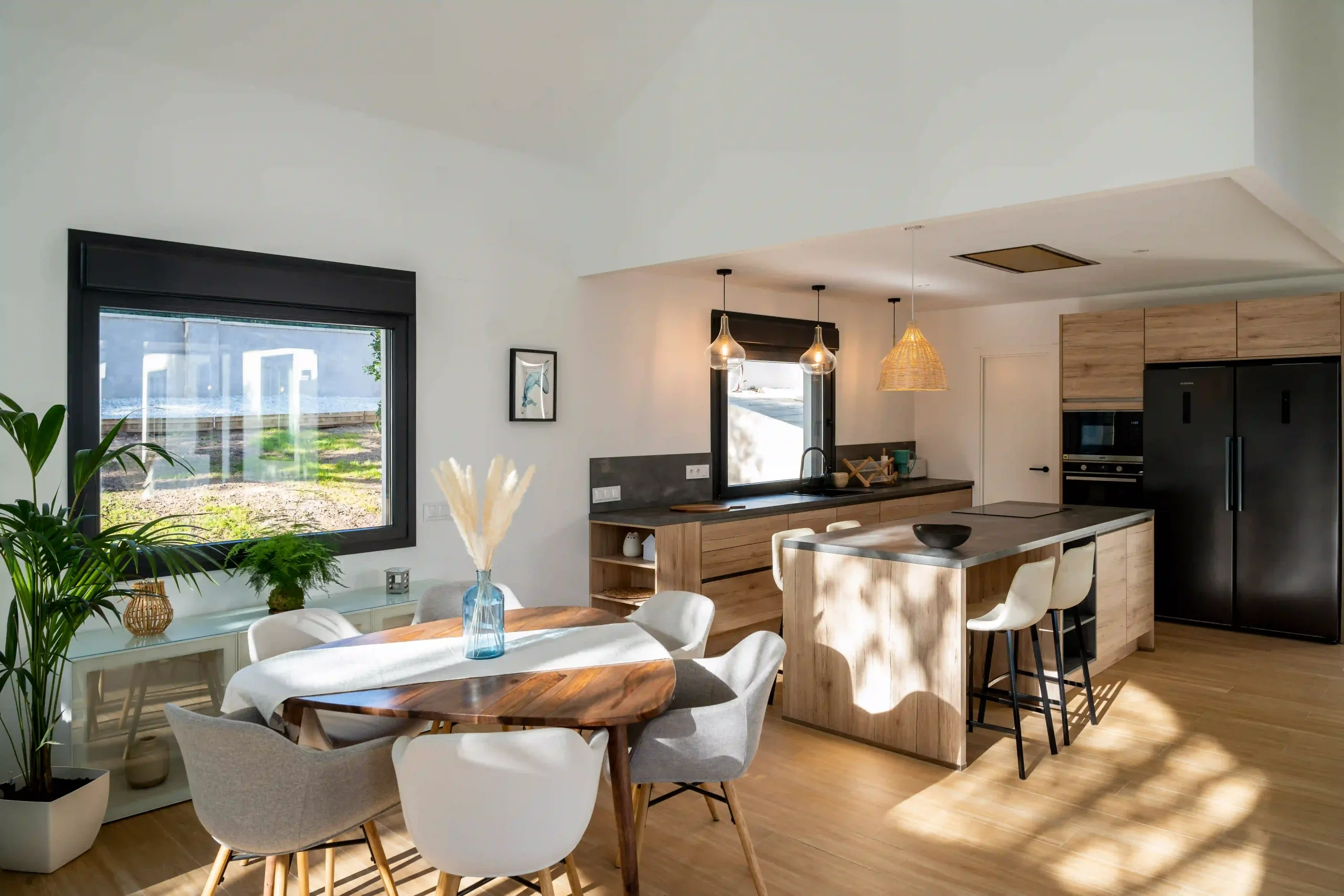 cuisine et salle à manger maison préfabriquée contemporaine The Concrete Home