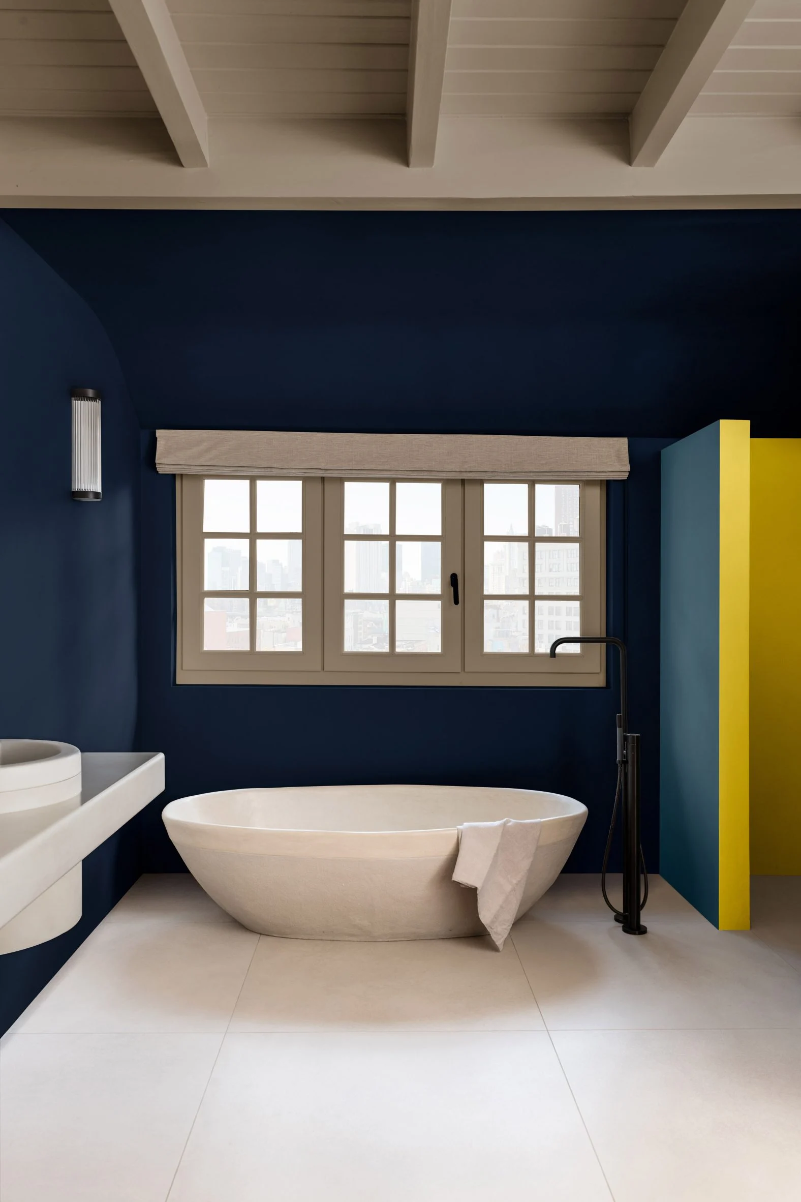 salle de bain douche jaune Eclat de Joie Dulux valentine couleur de l salle de bain douche jaune Eclat de Joie Dulux valentine couleur de l'année 2025