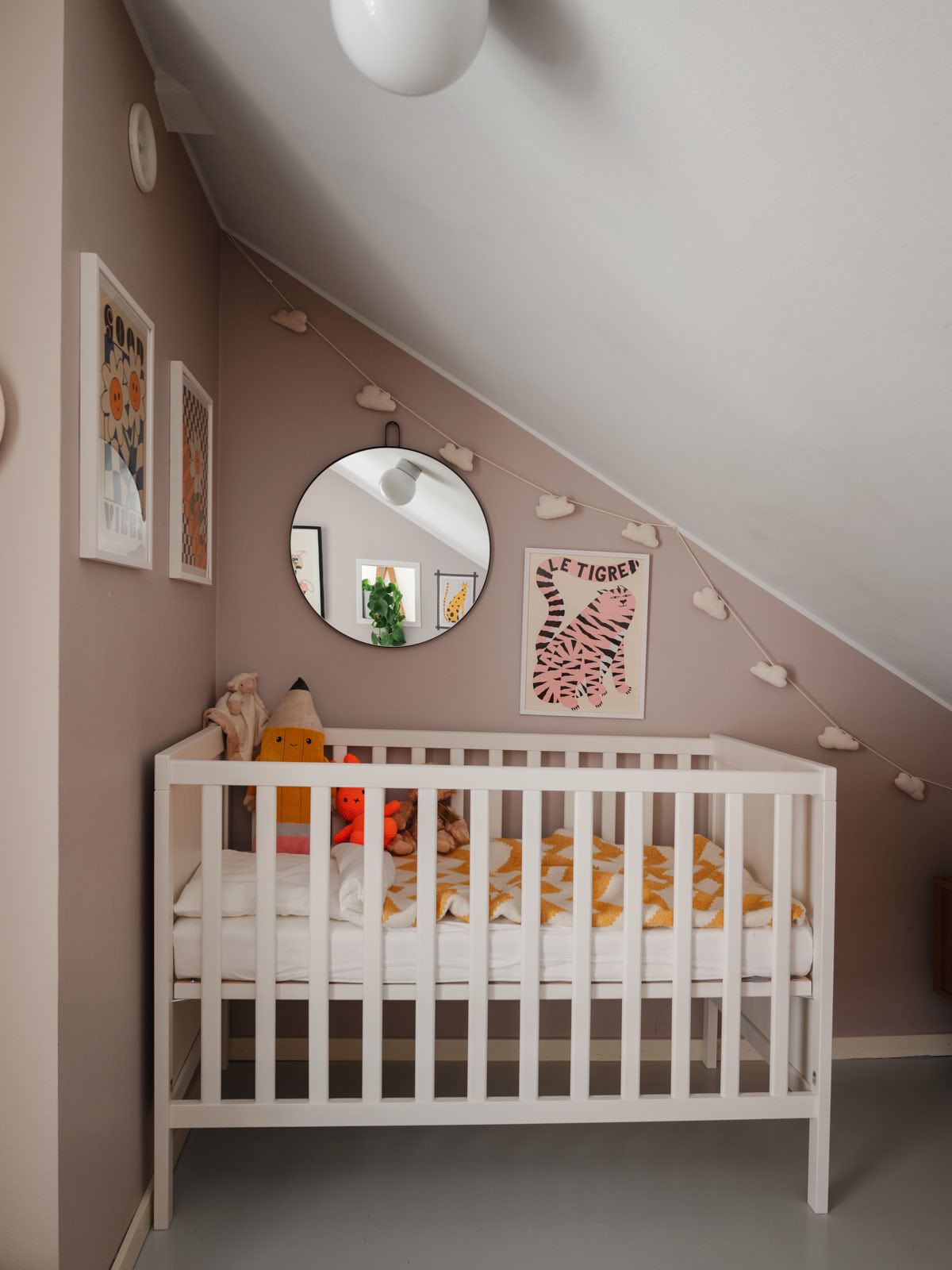 chambre enfant rose mansardée