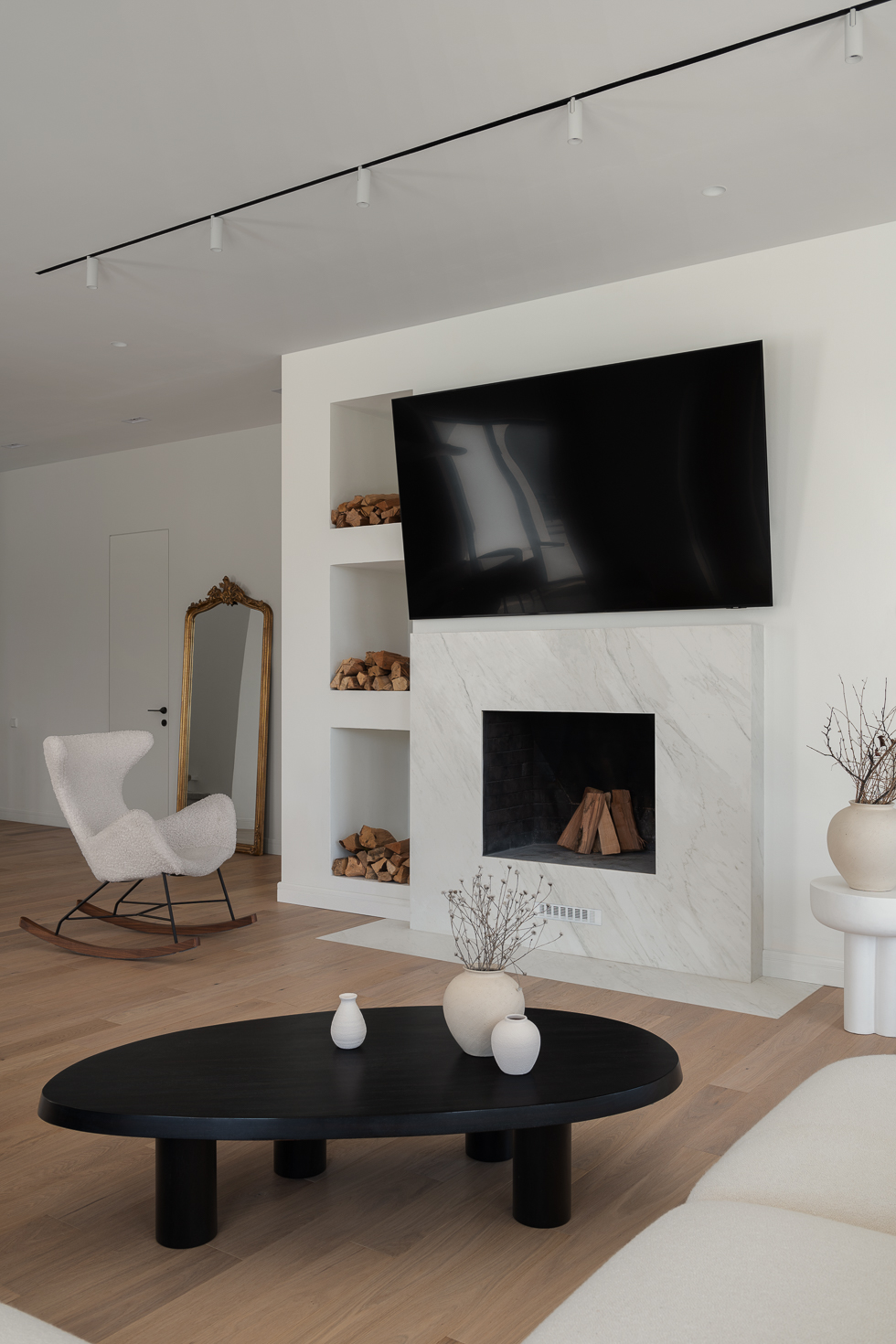 salon design avec cheminée maison contemporaine