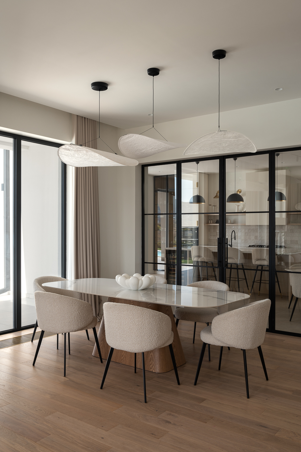 salle à manger et cuisine avec verrière maison contemporaine