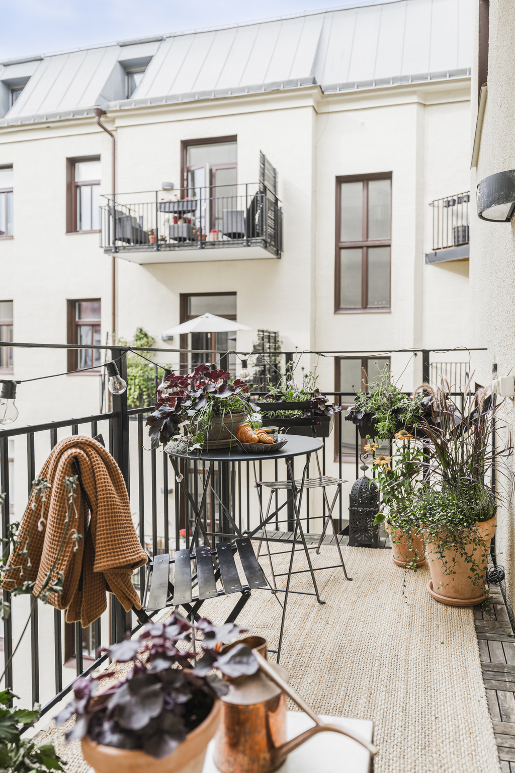 balcon sur cour apparement classique chic et lumineux balcon sur cour apparement classique chic et lumineux