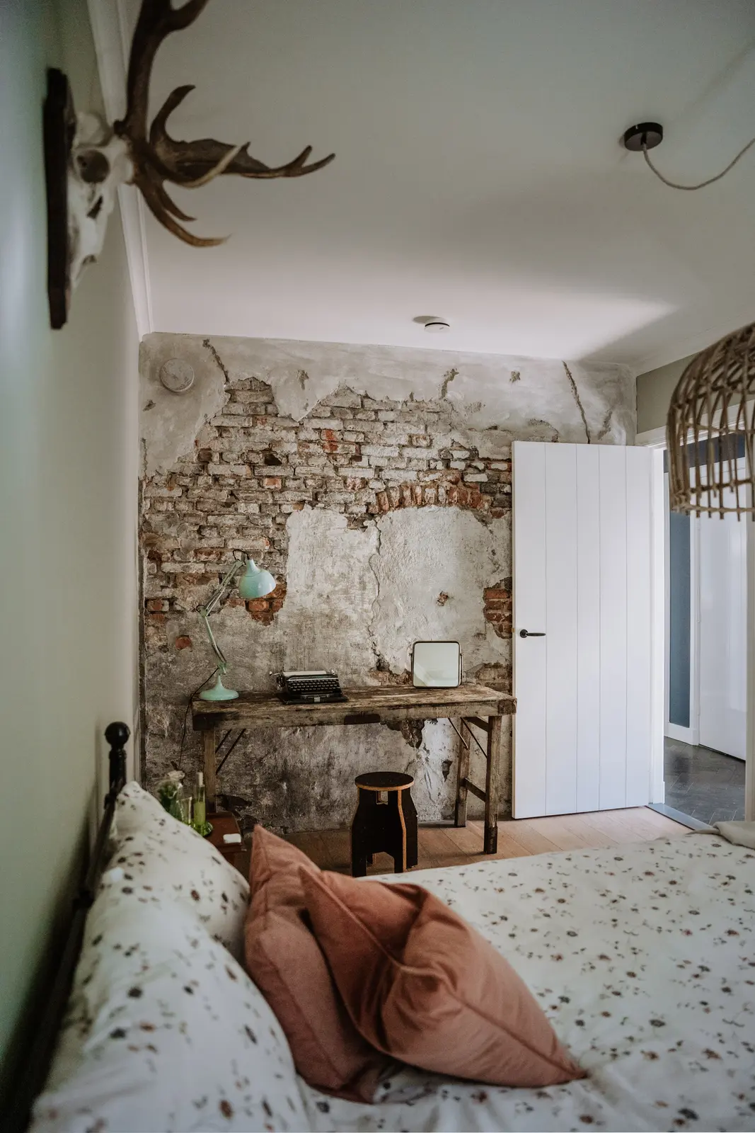 chambre avec mur briques anciennes maison néerlandaise décoration contemporaine chambre avec mur briques anciennes maison néerlandaise décoration contemporaine