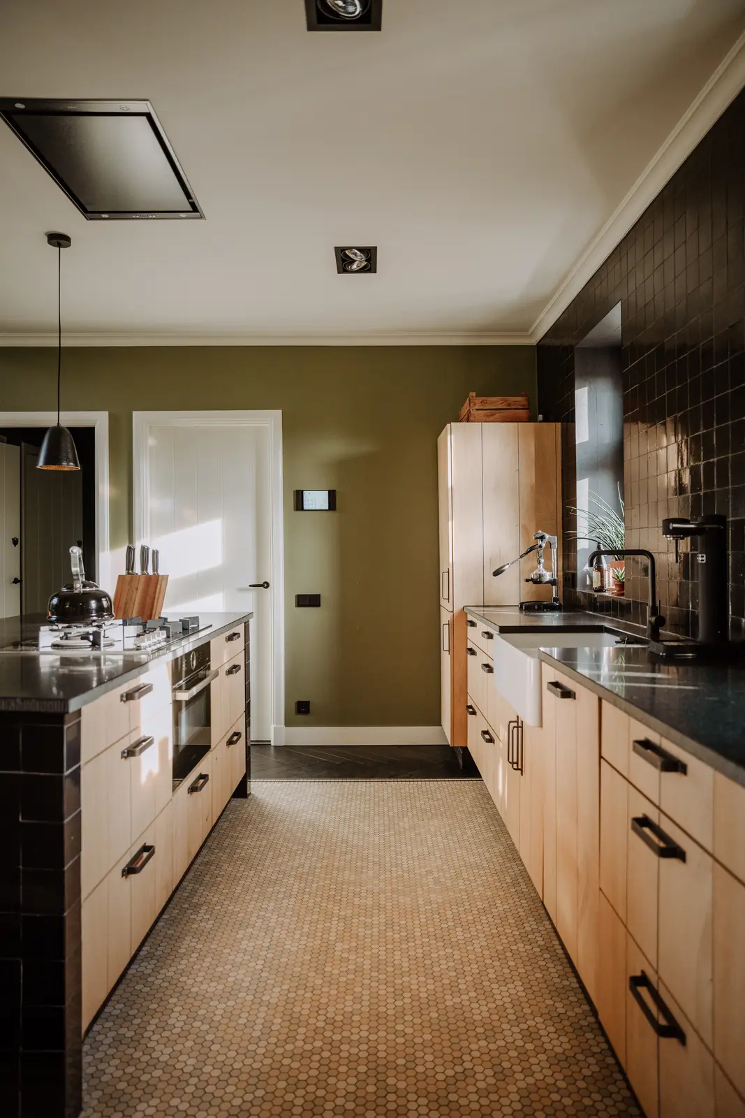 cuisine bois carrelage noir maison néerlandaise décoration contemporaine cuisine bois carrelage noir maison néerlandaise décoration contemporaine