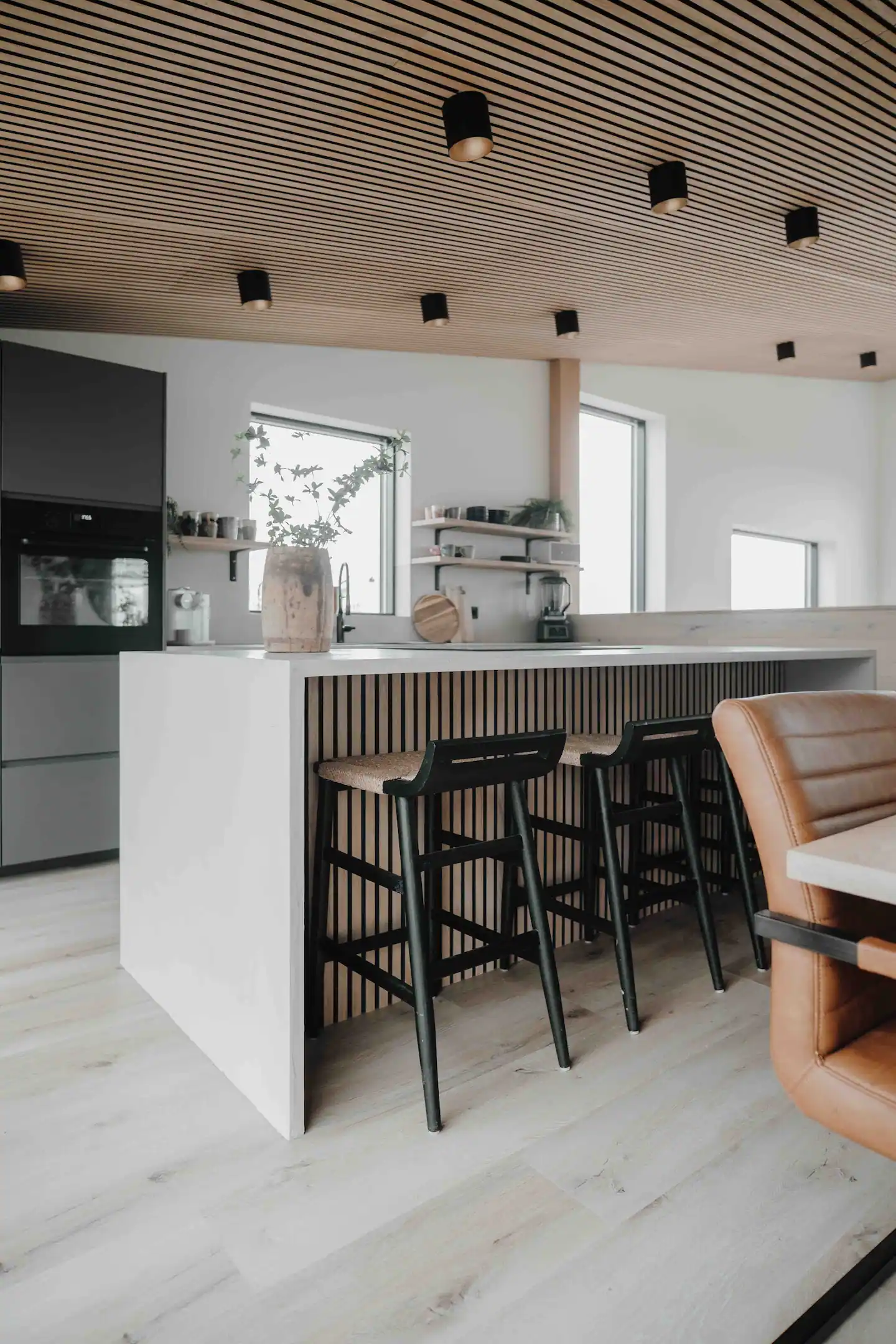 cuisine design plafond tasseaux cuisine design plafond tasseaux
