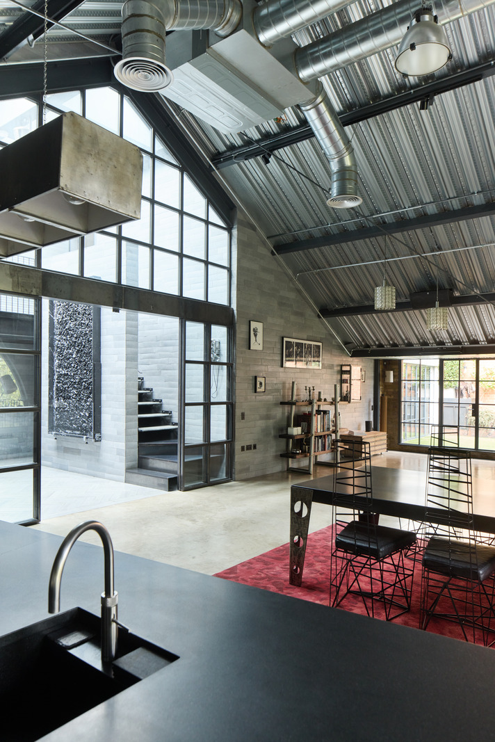 salle à manger plafond métal loft