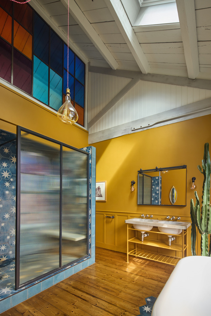 salle de bain colorée loft Londres salle de bain colorée loft Londres