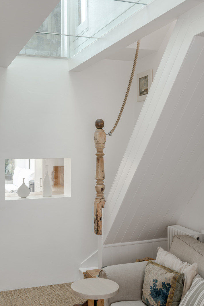 salon avec escalier maison de ville décoration classique chic salon avec escalier maison de ville décoration classique chic