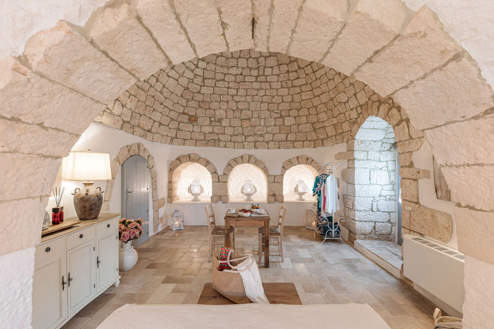 salle à manger voûtée trullo Pouilles Masseria Le Monache salle à manger voûtée trullo Pouilles Masseria Le Monache