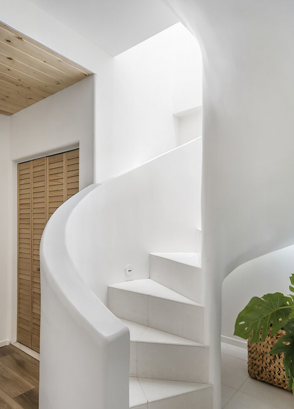 escalier colimaçon plâtre blanc
