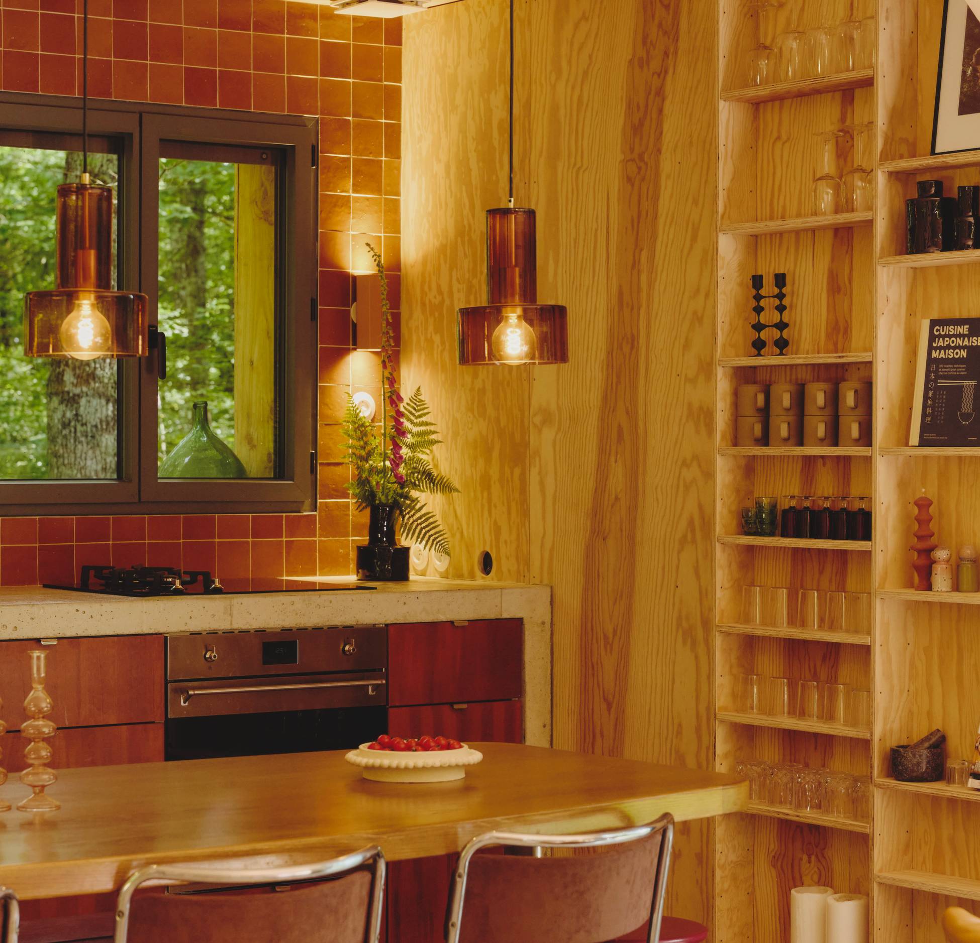 cuisine ouverte et salle à manger décoration contemporaine maison en bois Maison Sauvage photo Valentin Le Cron cuisine ouverte et salle à manger décoration contemporaine maison en bois Maison Sauvage photo Valentin Le Cron