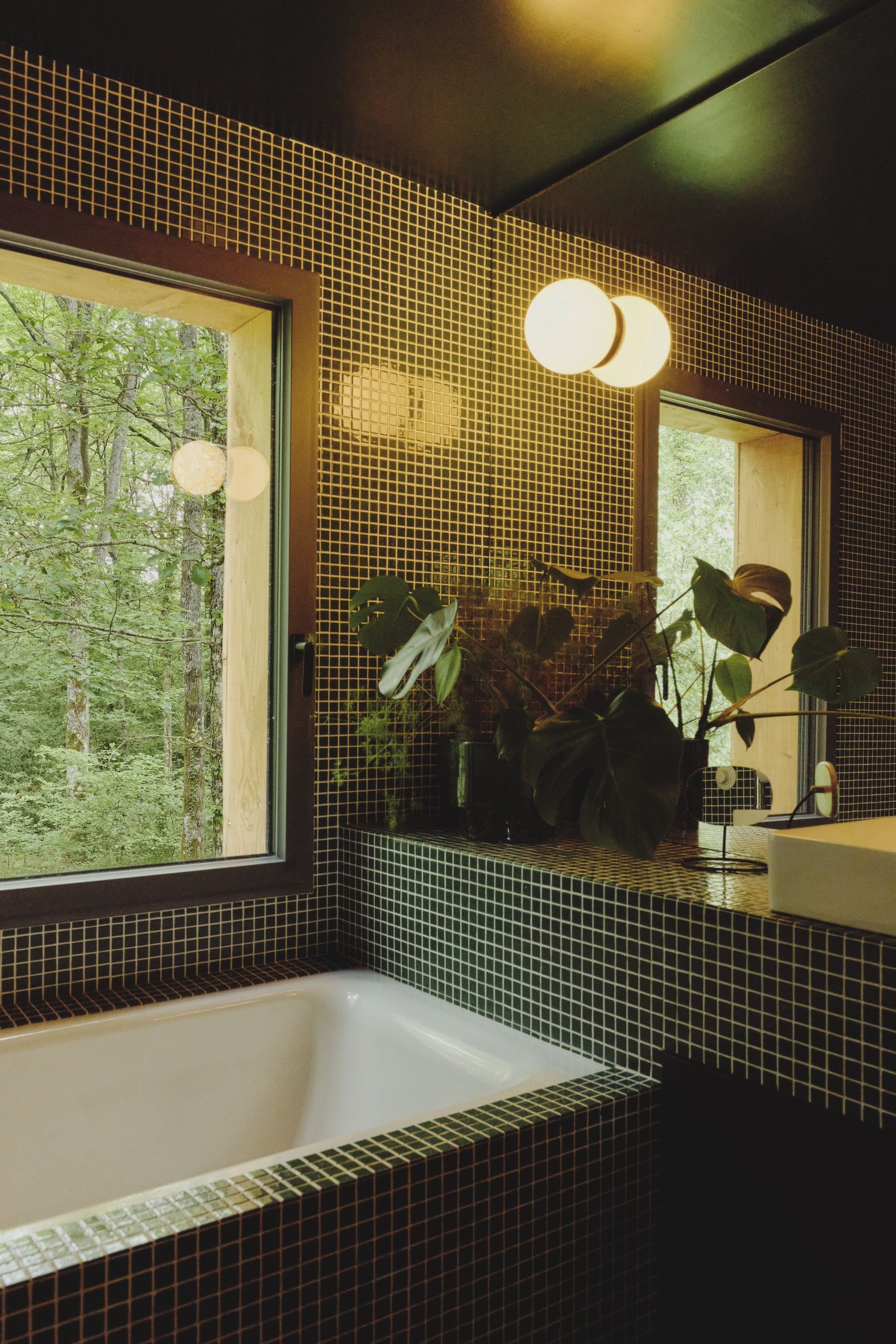 salle de bain carrelage vert Maison Sauvage photo Valentin Le Cron salle de bain carrelage vert Maison Sauvage photo Valentin Le Cron