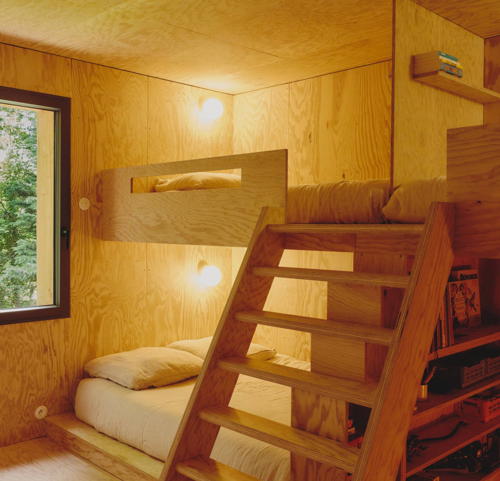 chambre dortoir décoration contemporaine maison en bois Maison Sauvage photo Valentin Le Cron chambre dortoir décoration contemporaine maison en bois Maison Sauvage photo Valentin Le Cron