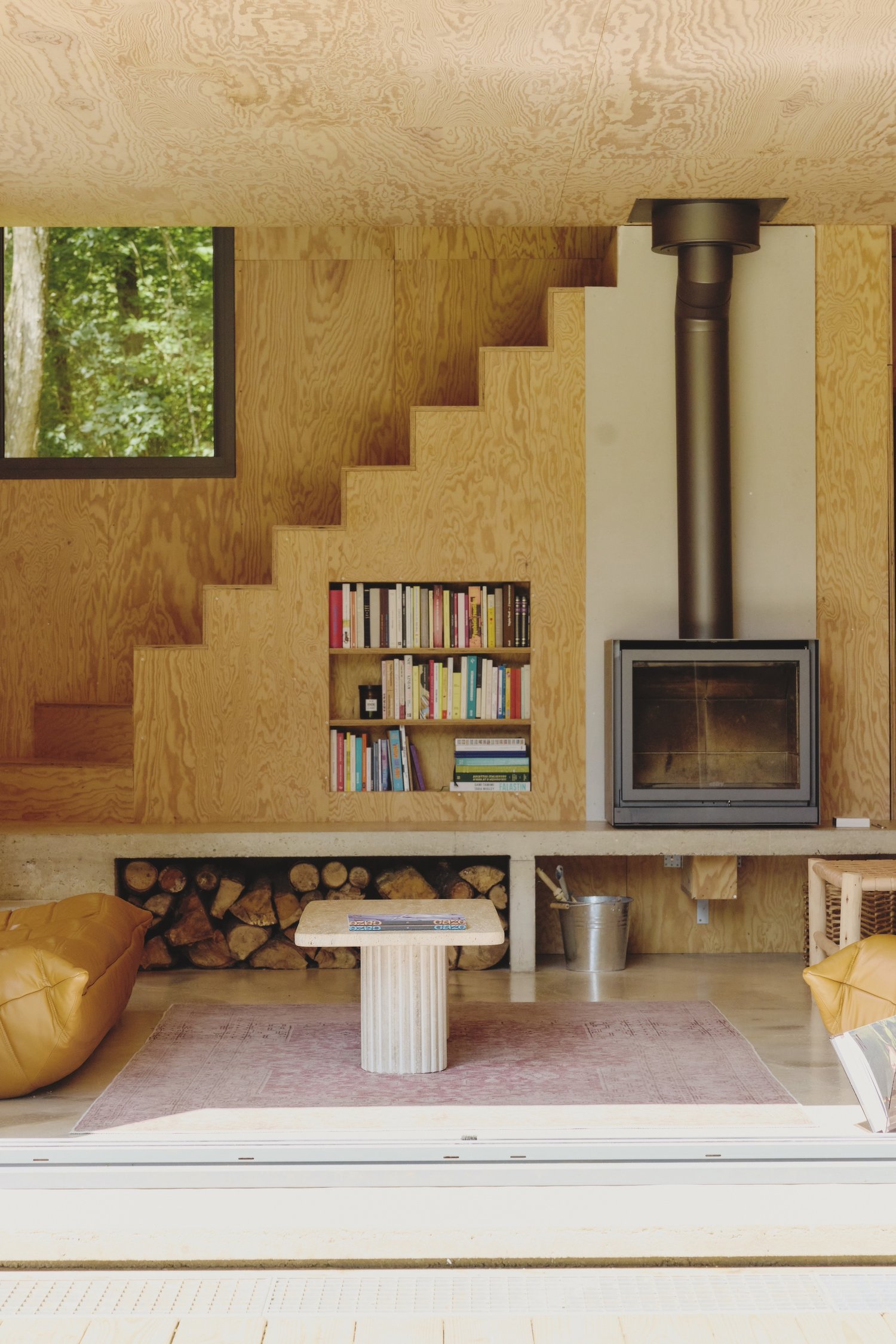 salon avec canapé Togo décoration contemporaine maison en bois Maison Sauvage photo Valentin Le Cron salon avec canapé Togo décoration contemporaine maison en bois Maison Sauvage photo Valentin Le Cron