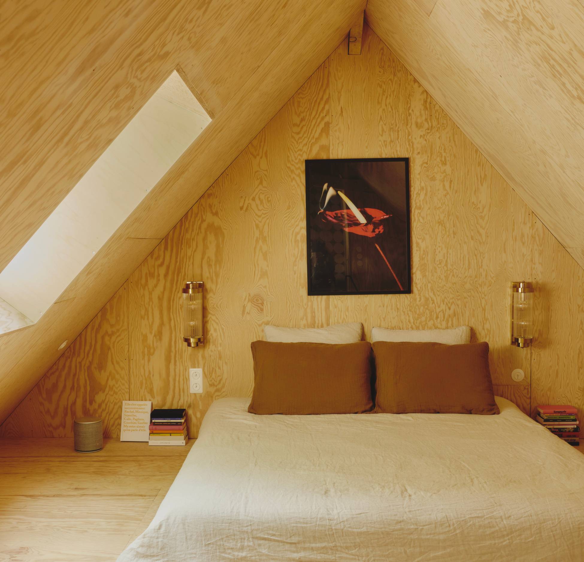 chambre mansardée décoration contemporaine maison en bois Maison Sauvage photo Valentin Le Cron chambre mansardée décoration contemporaine maison en bois Maison Sauvage photo Valentin Le Cron