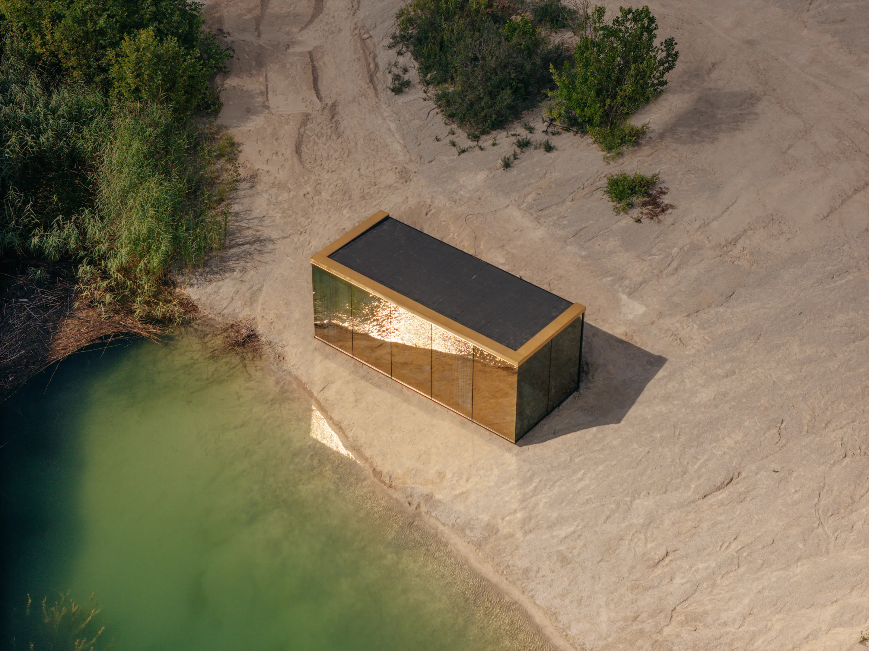 petite maison de 26m2 miroir doré ÖÖD Golden House