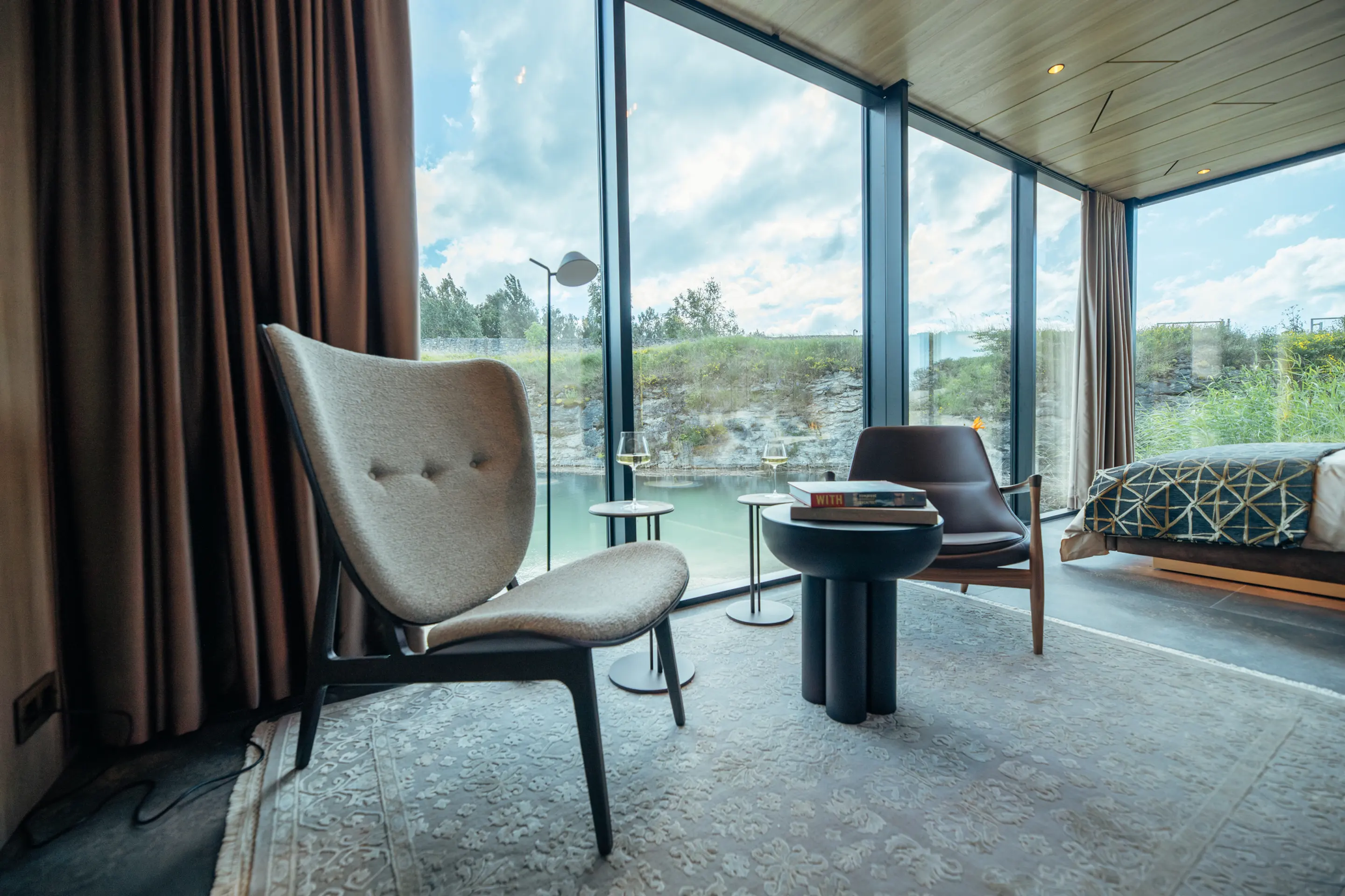 chambre design baies vitrées ÖÖD Golden House