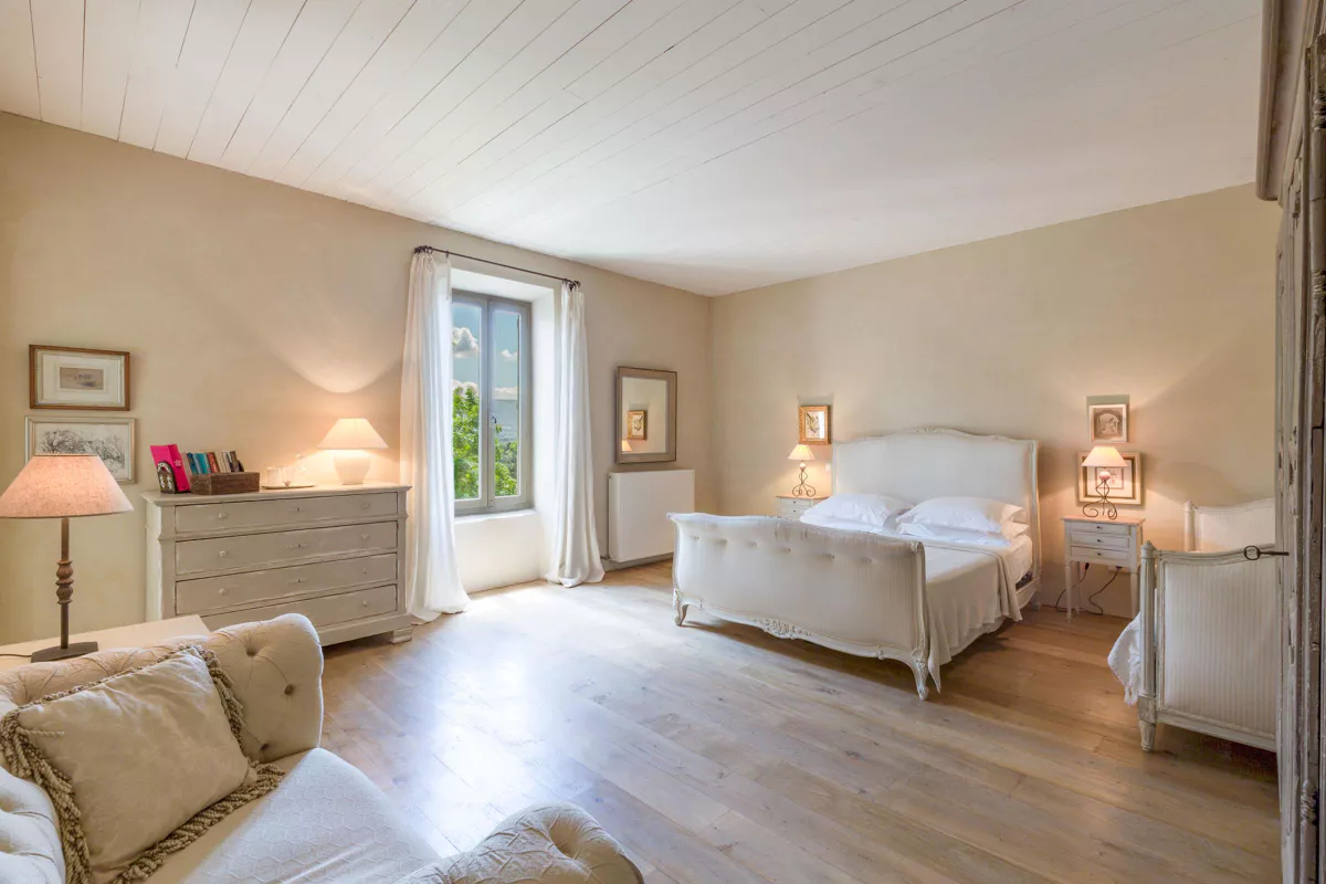 chambre maison en pierres Provence chambre maison en pierres Provence